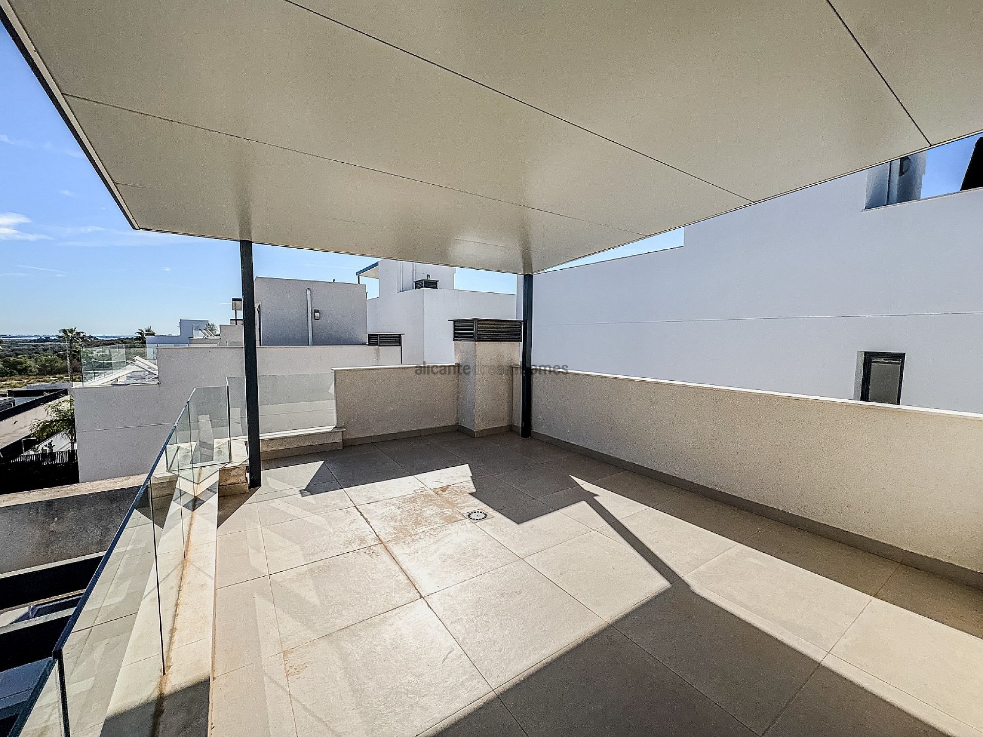 Resale - 5 Bedroom 4 Bathroom Villa in Algorfa -  - Alicante