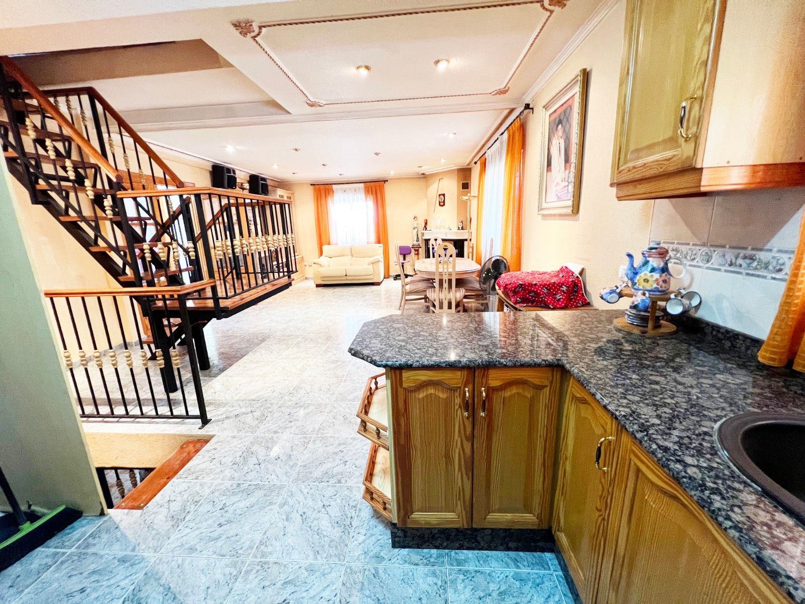 Resale - 4 Bedroom 2 Bathroom Villa in La Romana -  - Alicante