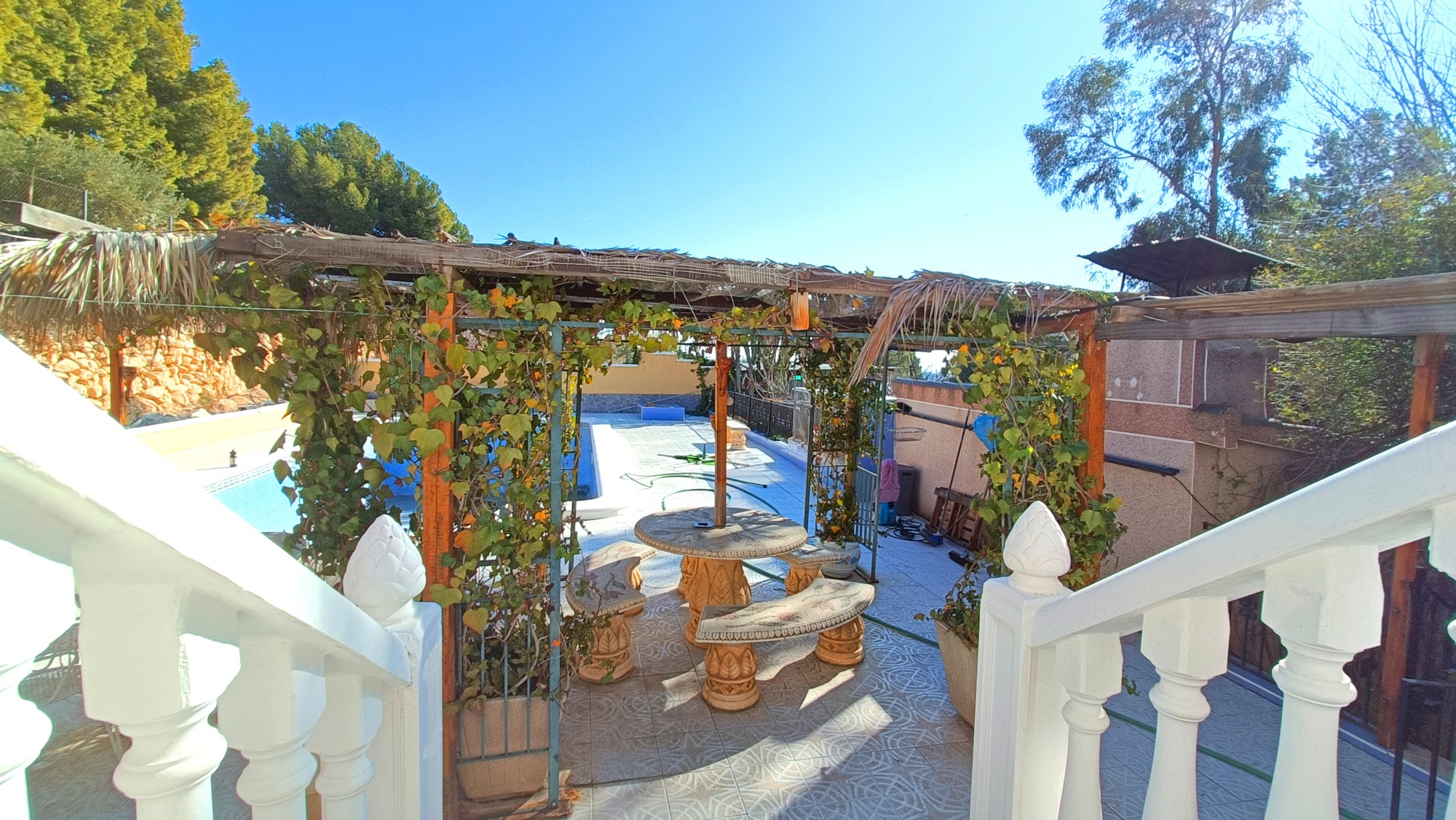 Resale - 4 Bedroom 2 Bathroom Villa in La Romana -  - Alicante