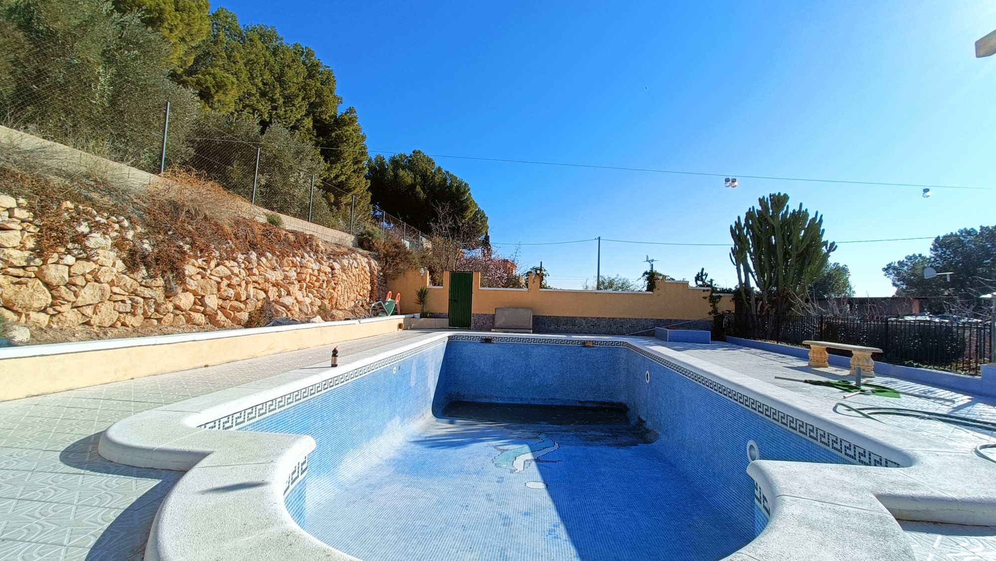 Resale - 4 Bedroom 2 Bathroom Villa in La Romana -  - Alicante