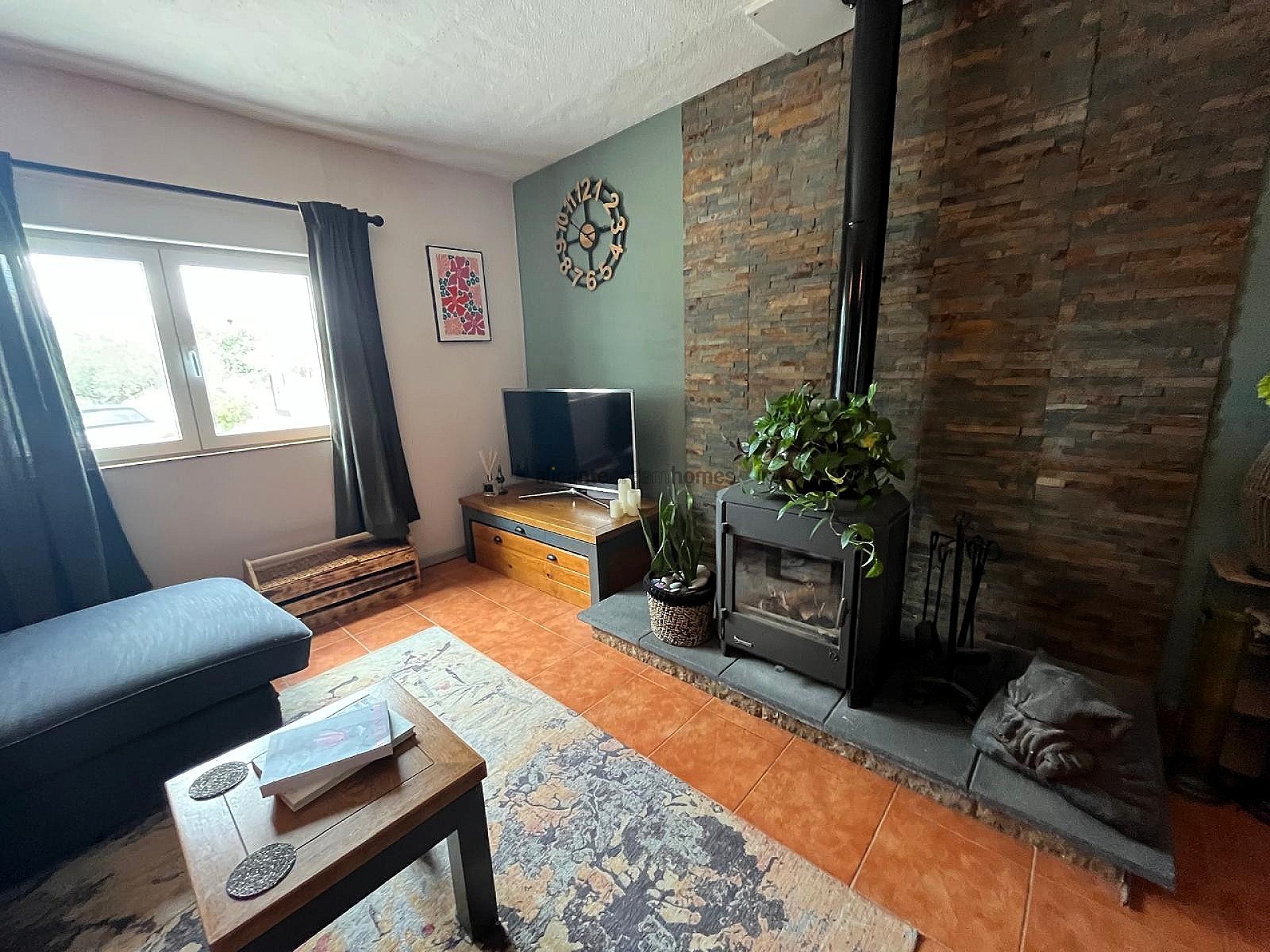 Sold - 3 Bedroom 1 Bathroom Country house in Castalla -  - Alicante