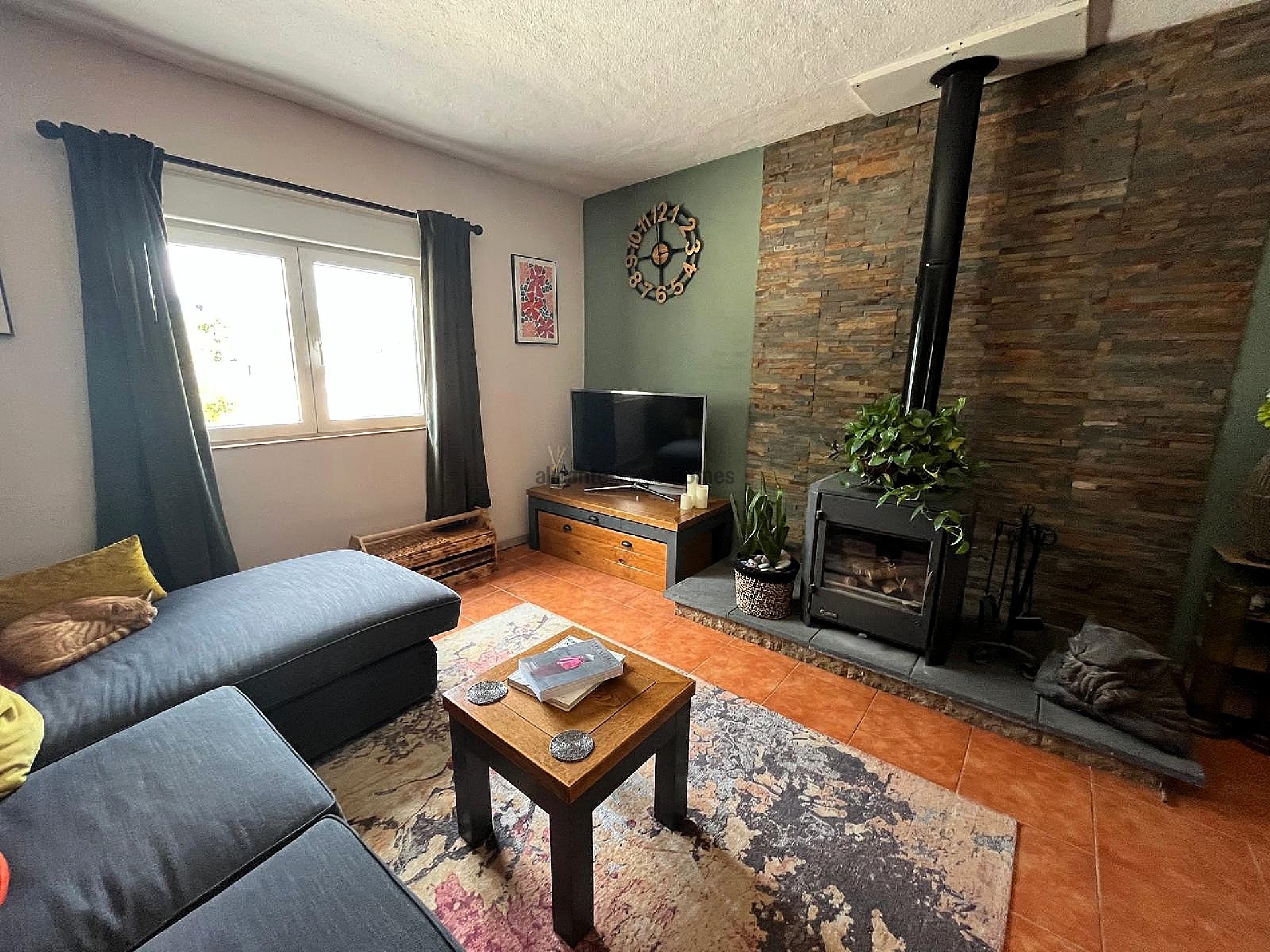 Sold - 3 Bedroom 1 Bathroom Country house in Castalla -  - Alicante