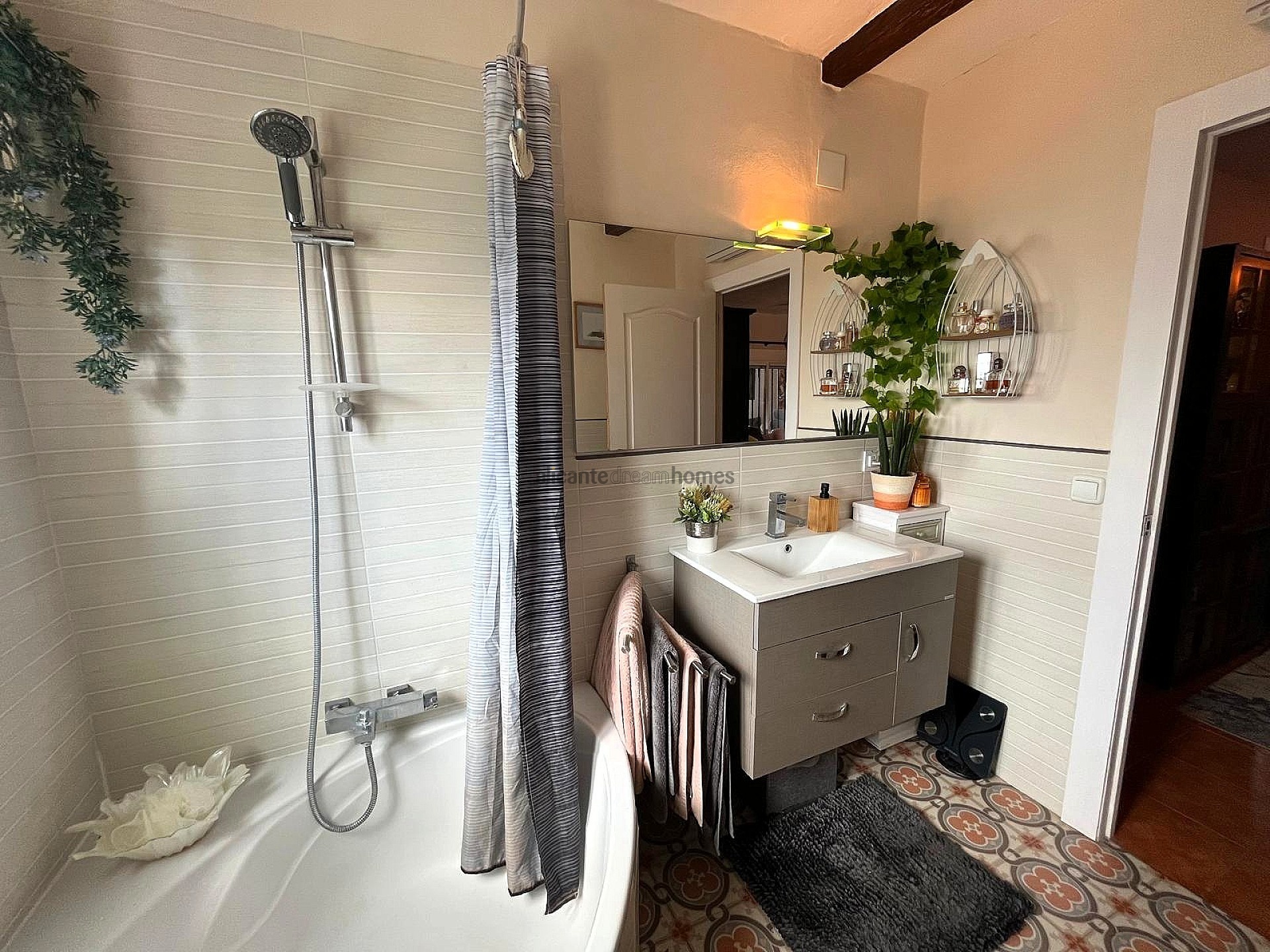 Sold - 3 Bedroom 1 Bathroom Country house in Castalla -  - Alicante