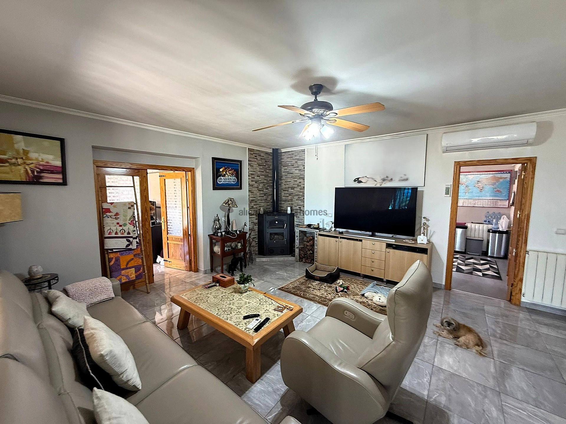 Resale - 5 Bedroom 4 Bathroom Country house in Castalla -  - Alicante