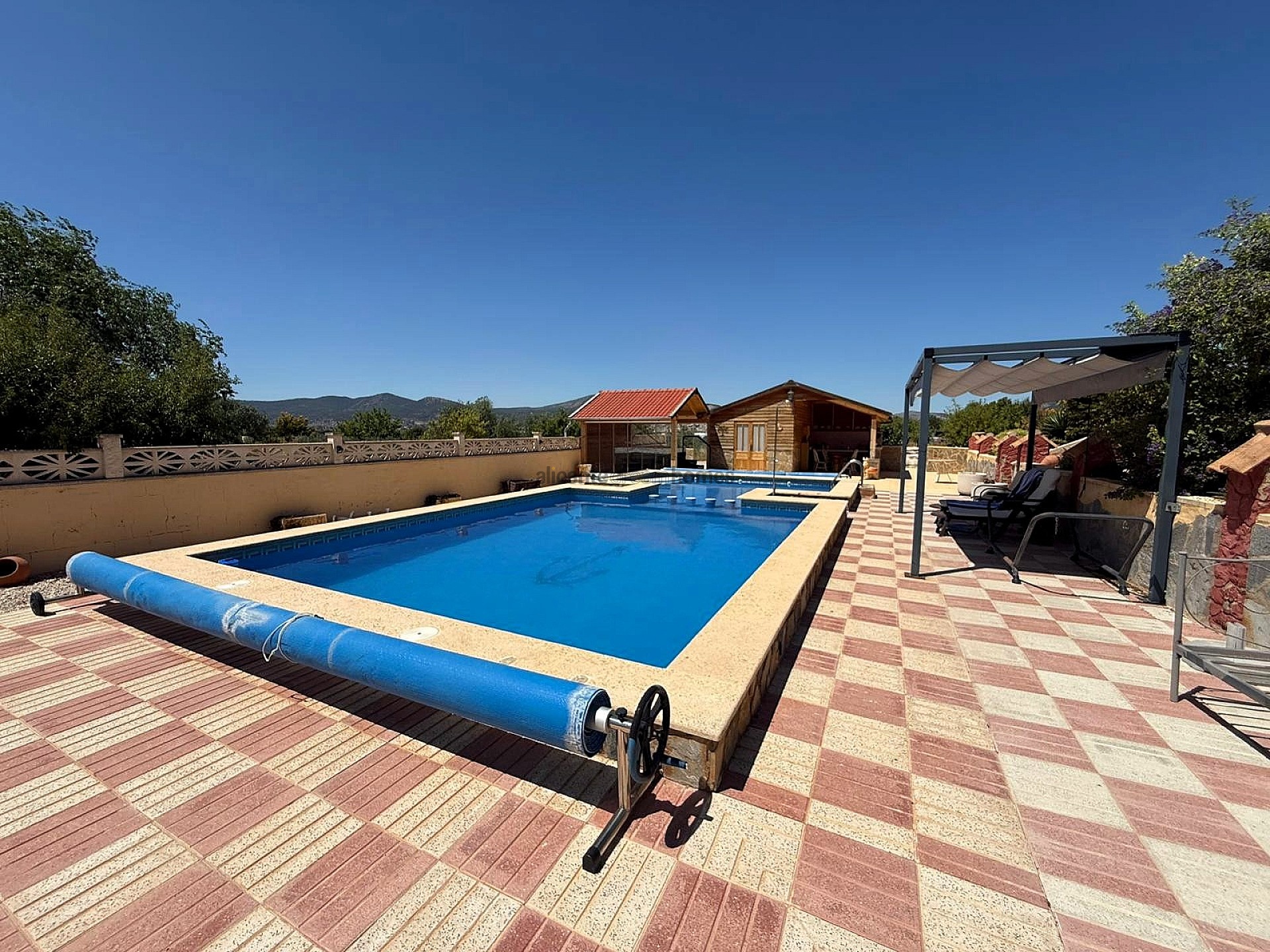 Resale - 5 Bedroom 4 Bathroom Country house in Castalla -  - Alicante