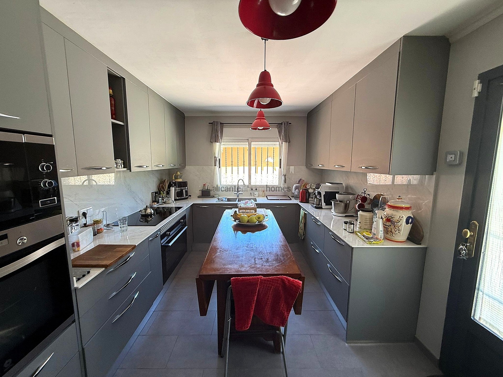 Resale - 5 Bedroom 4 Bathroom Country house in Castalla -  - Alicante