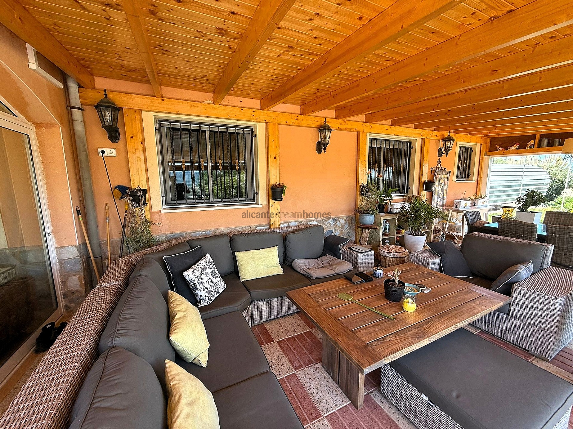 Resale - 5 Bedroom 4 Bathroom Country house in Castalla -  - Alicante