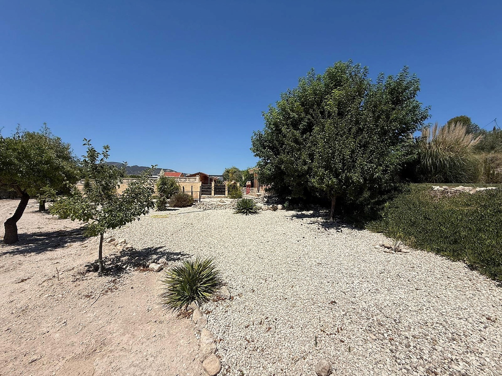 Resale - 5 Bedroom 4 Bathroom Country house in Castalla -  - Alicante