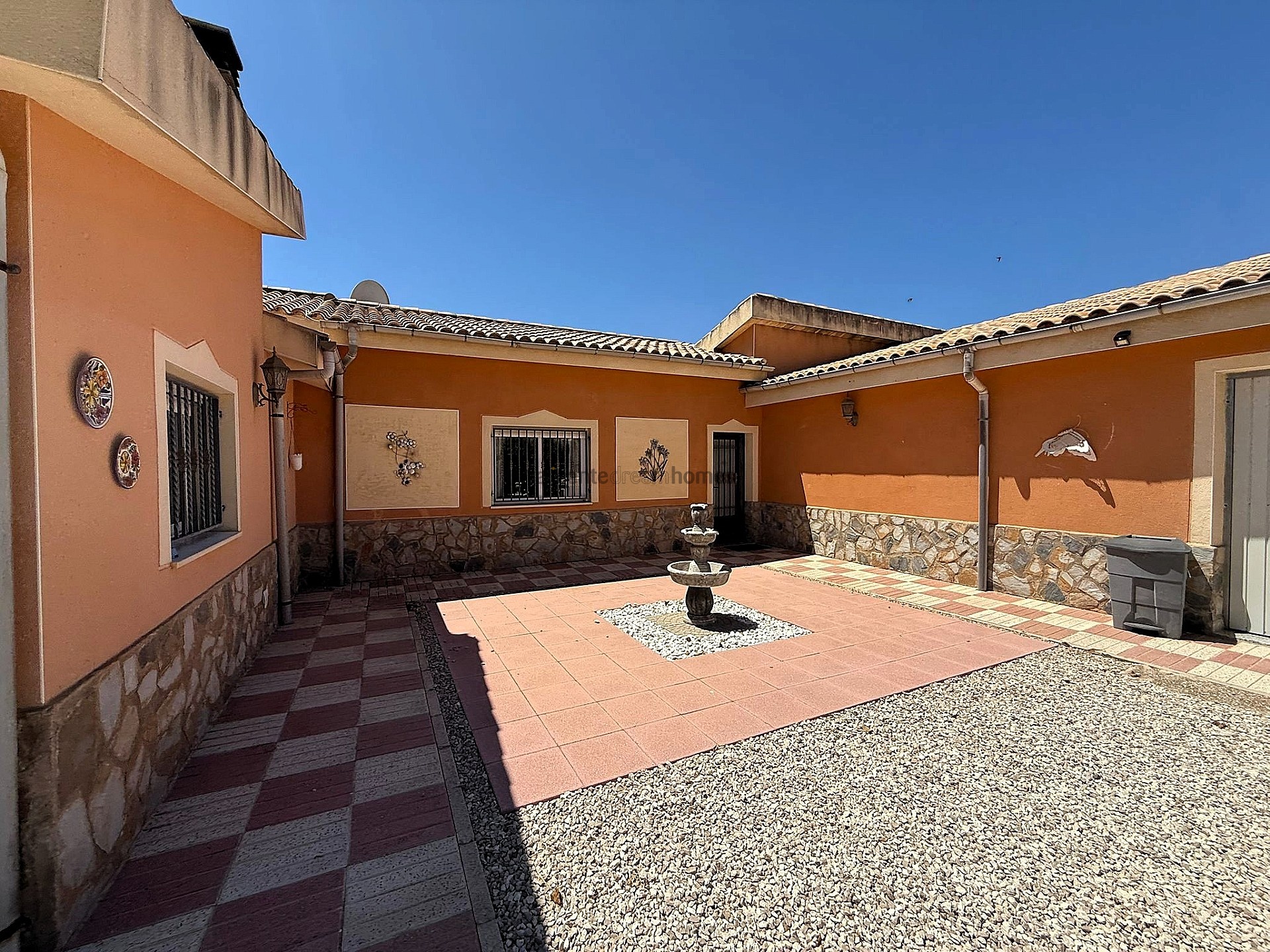 Resale - 5 Bedroom 4 Bathroom Country house in Castalla -  - Alicante