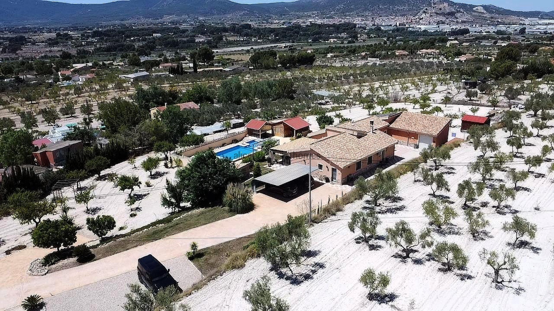 Resale - 5 Bedroom 4 Bathroom Country house in Castalla -  - Alicante