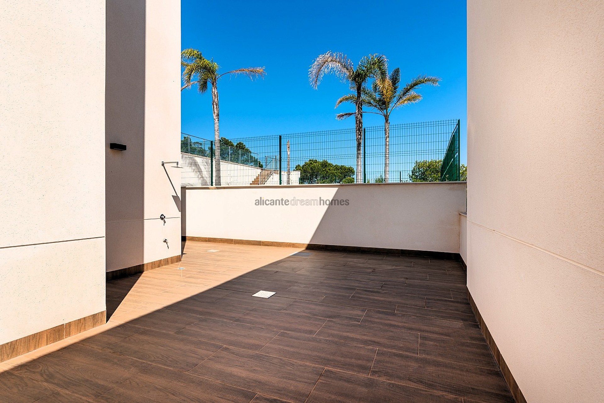 Resale - 2 Bedroom 2 Bathroom Bungalow in San Miguel de Salinas -  - Alicante