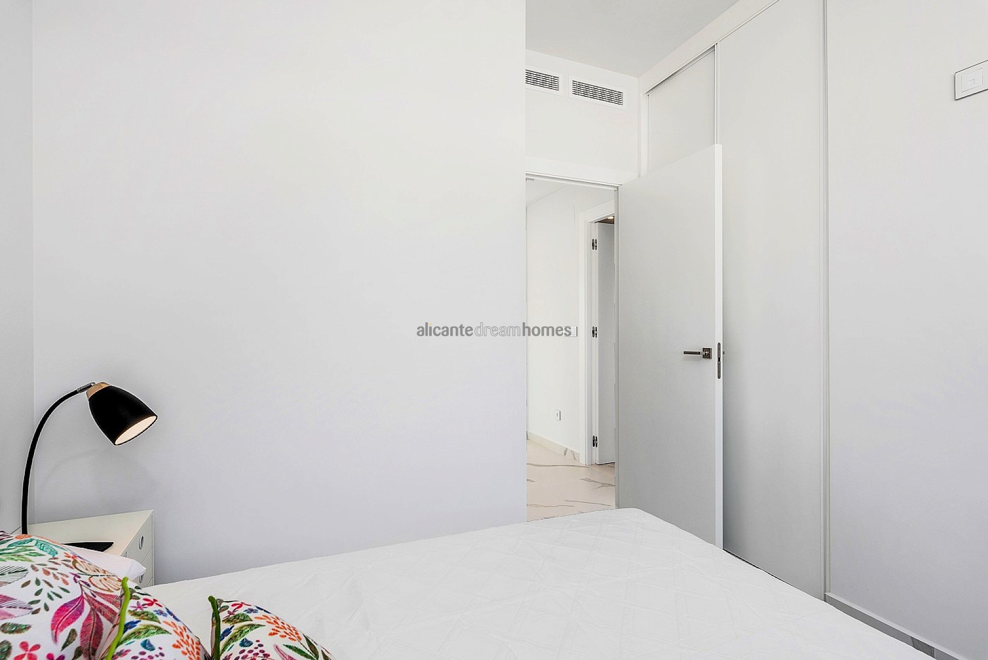 Resale - 2 Bedroom 2 Bathroom Bungalow in San Miguel de Salinas -  - Alicante