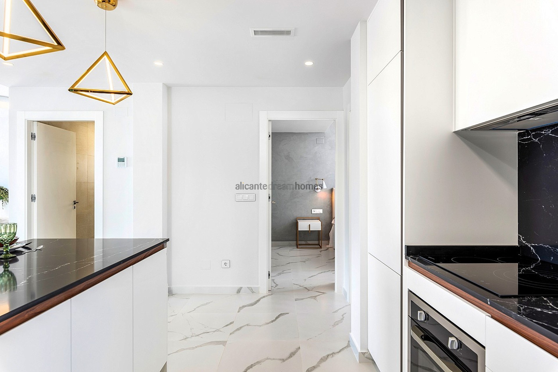 Resale - 2 Bedroom 2 Bathroom Bungalow in San Miguel de Salinas -  - Alicante