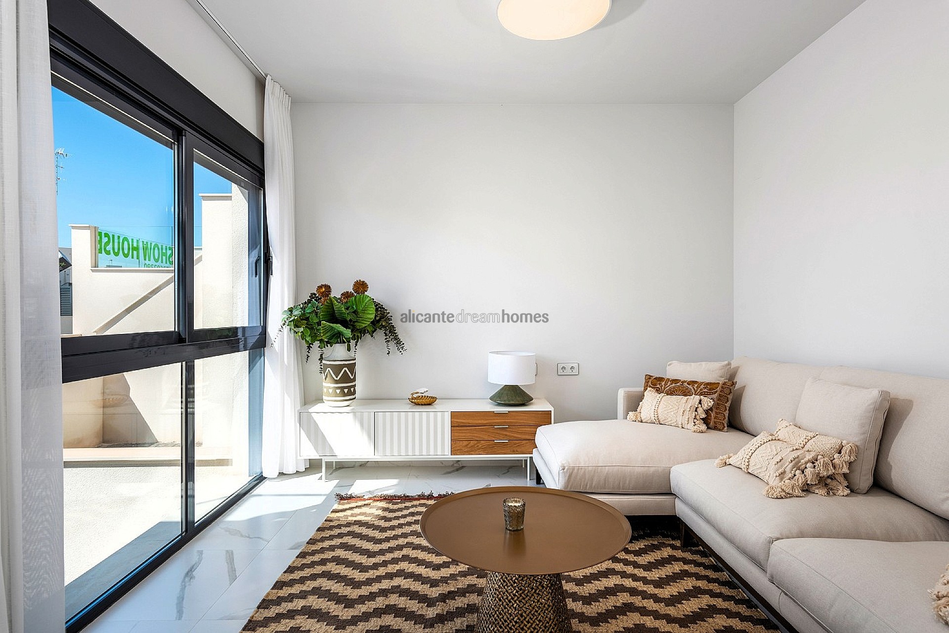 Resale - 2 Bedroom 2 Bathroom Bungalow in San Miguel de Salinas -  - Alicante