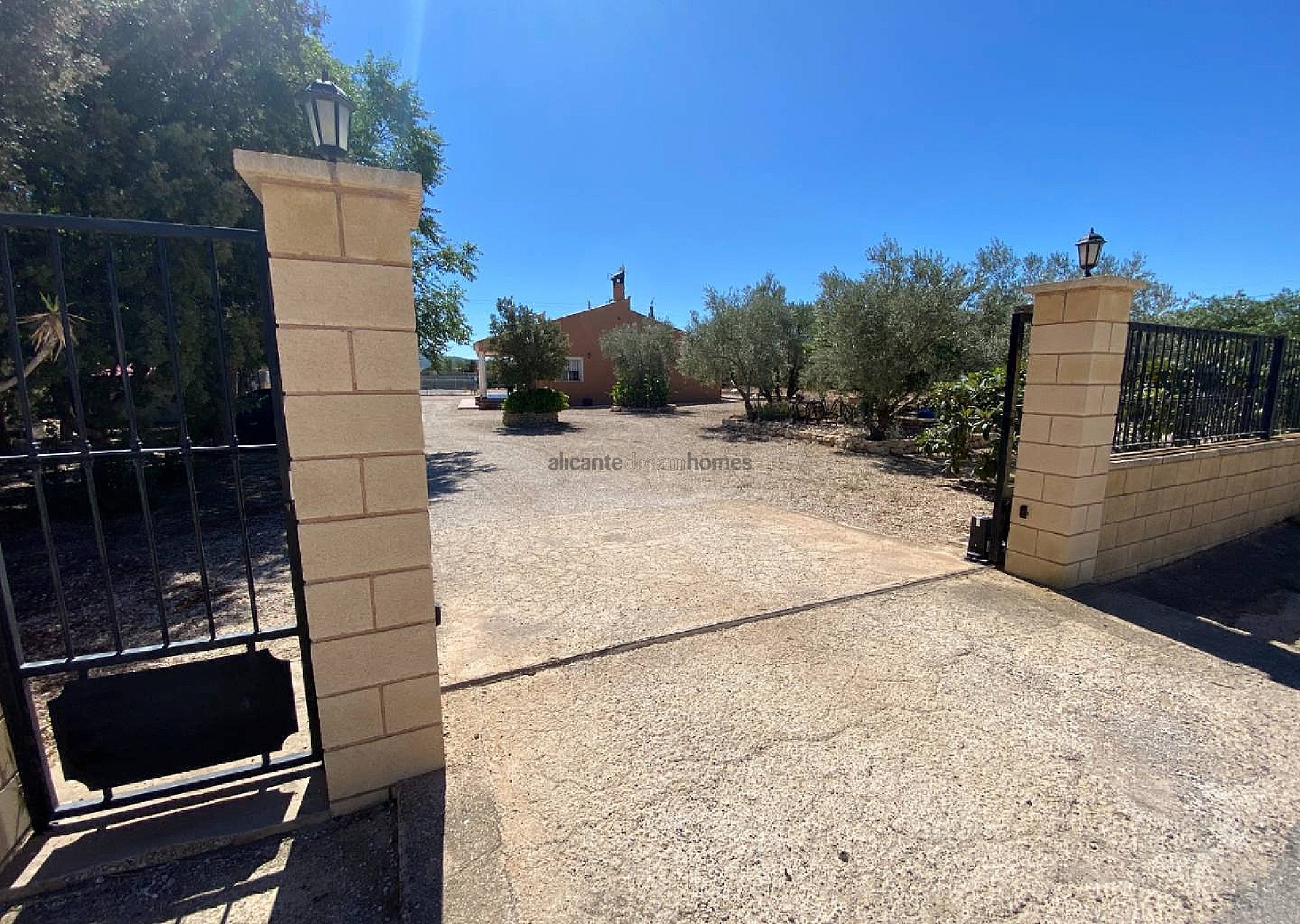 Sold - 3 Bedroom 1 Bathroom Villa in Salinas -  - Alicante