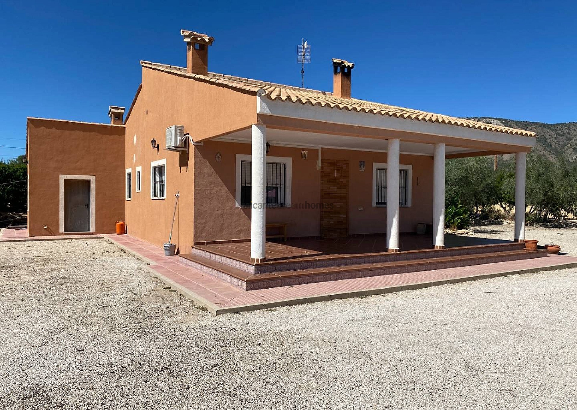 Sold - 3 Bedroom 1 Bathroom Villa in Salinas -  - Alicante