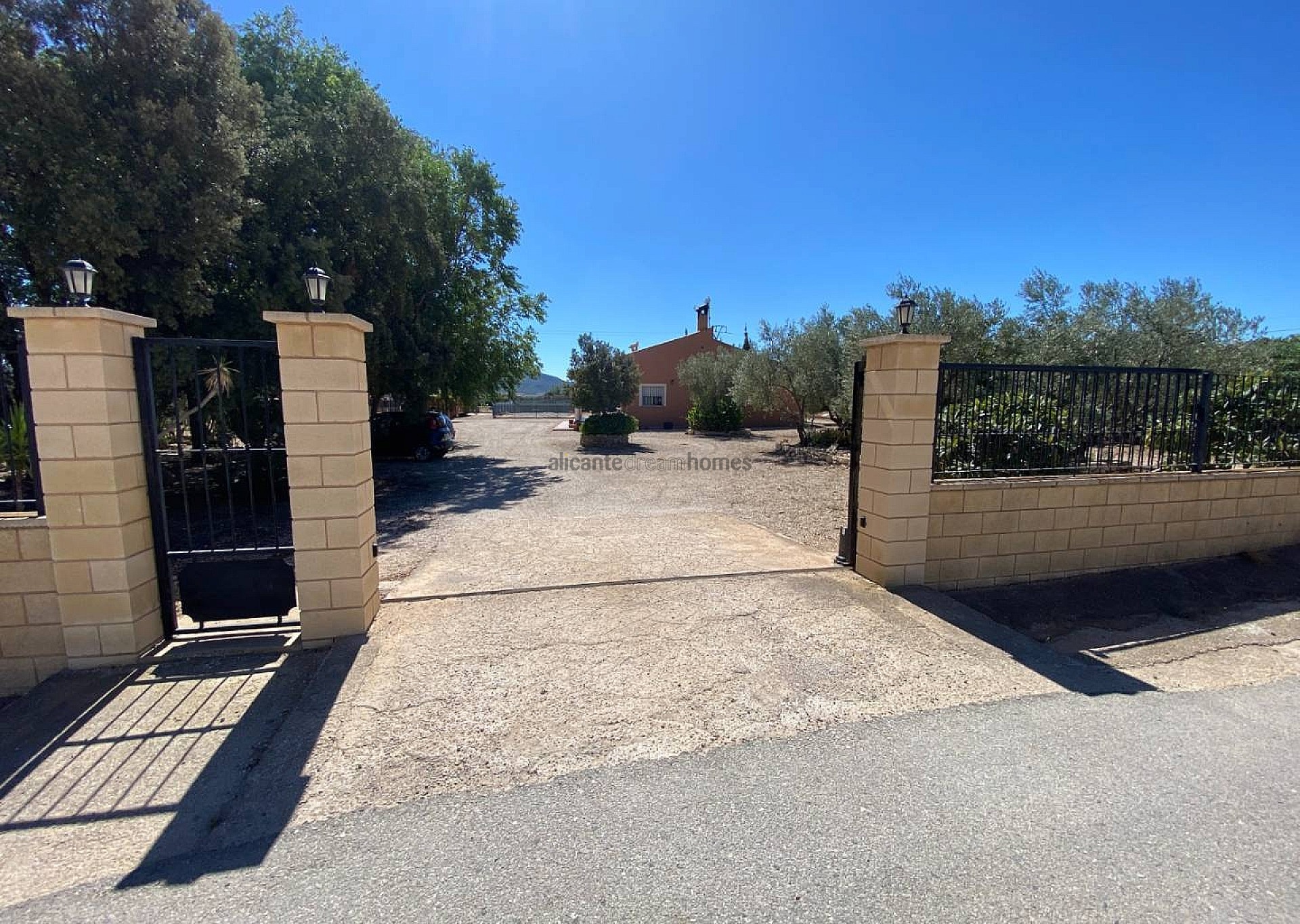 Sold - 3 Bedroom 1 Bathroom Villa in Salinas -  - Alicante