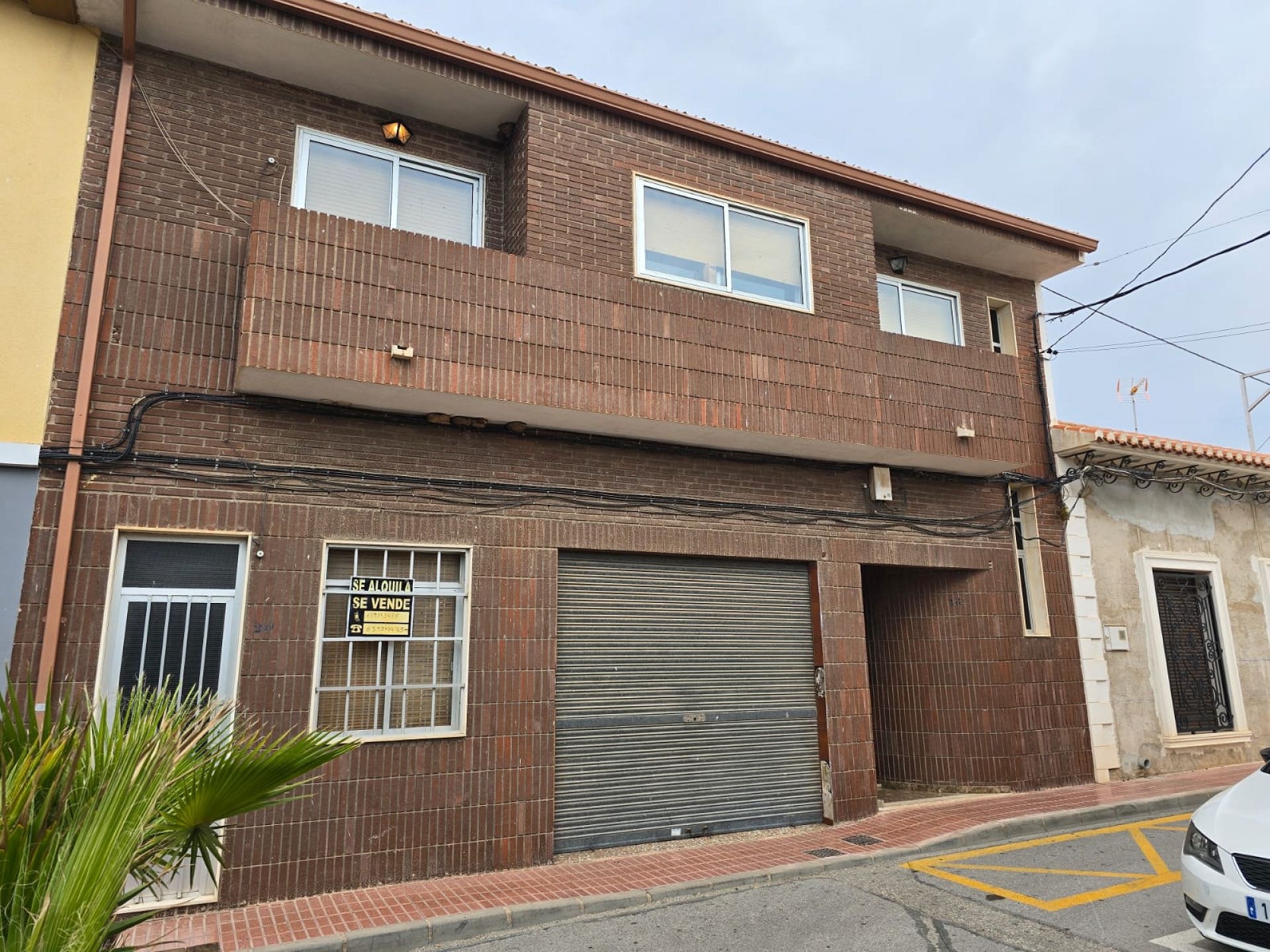 Resale - 4 Bedroom 2 Bathroom Townhouse in Salinas -  - Alicante