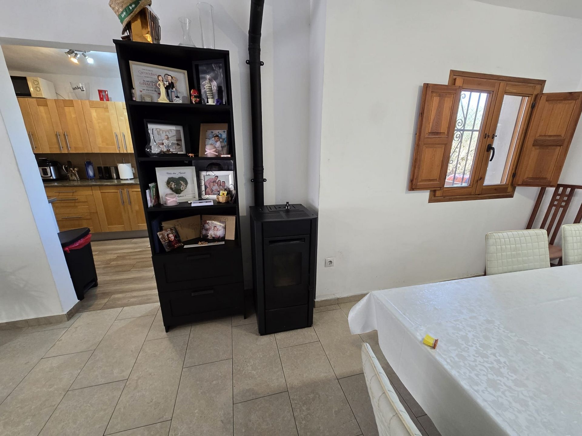 Resale - 4 Bedroom 2 Bathroom Villa in Sax -  - Alicante