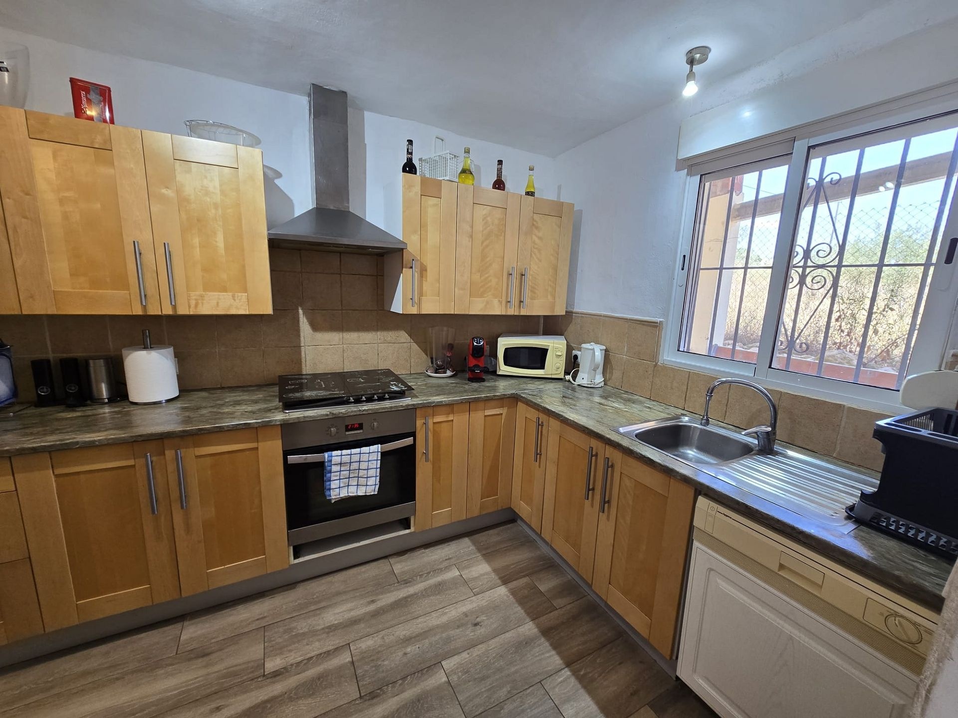 Resale - 4 Bedroom 2 Bathroom Villa in Sax -  - Alicante