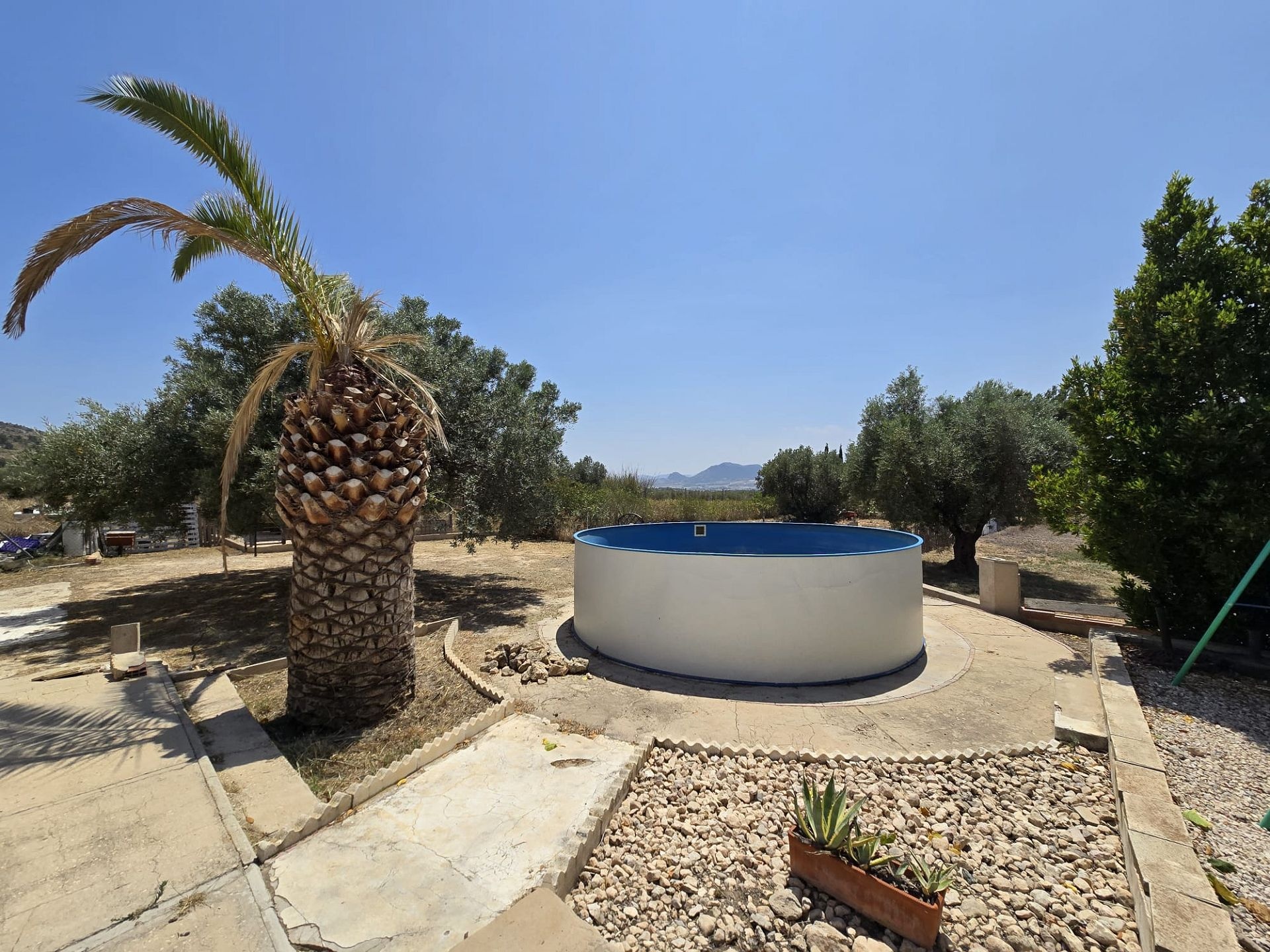 Resale - 4 Bedroom 2 Bathroom Villa in Sax -  - Alicante
