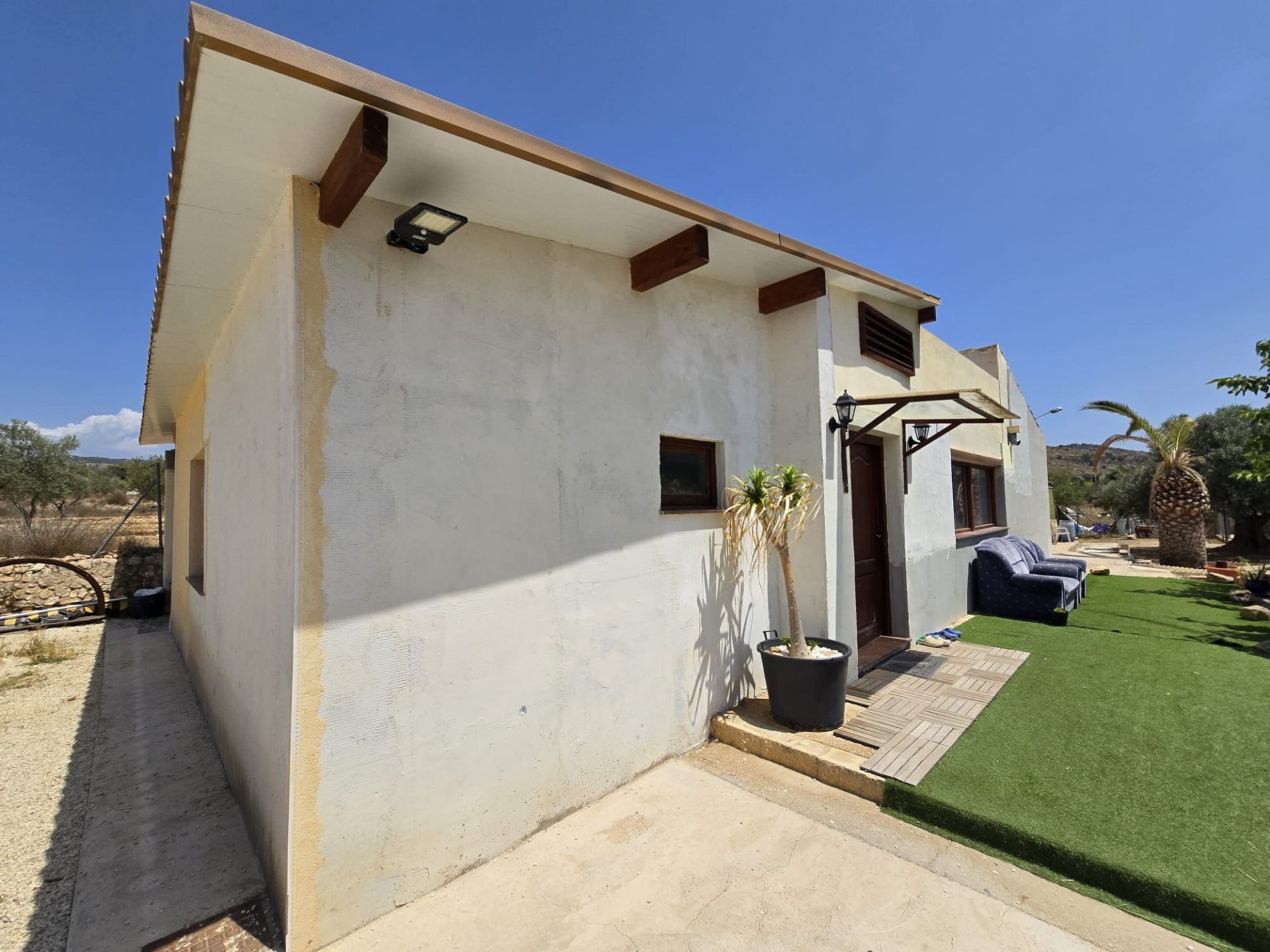 Resale - 4 Bedroom 2 Bathroom Villa in Sax -  - Alicante