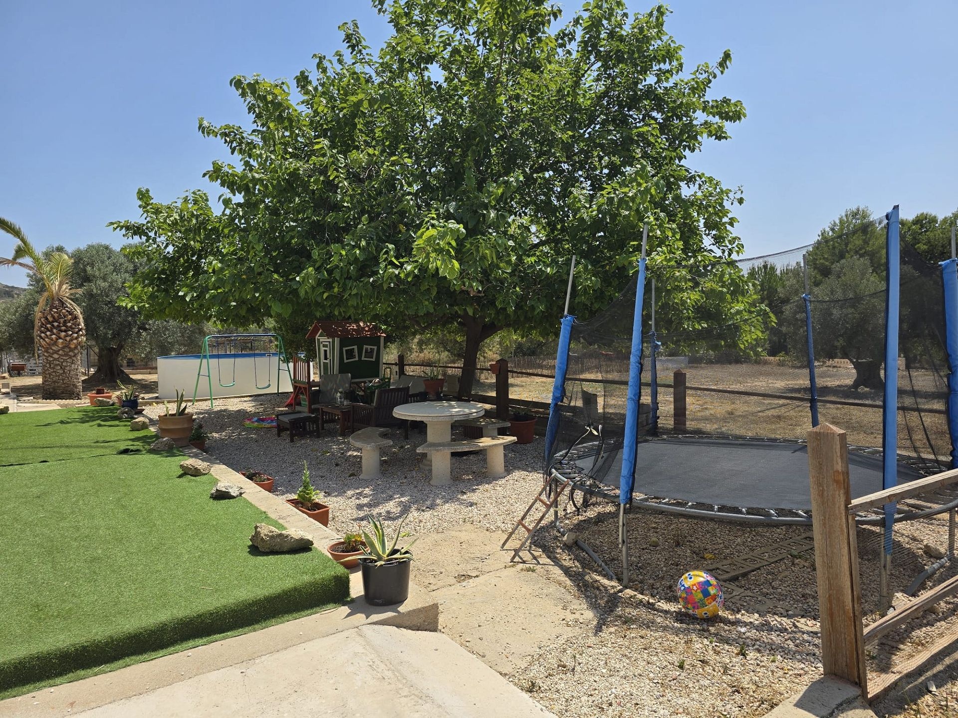 Resale - 4 Bedroom 2 Bathroom Villa in Sax -  - Alicante