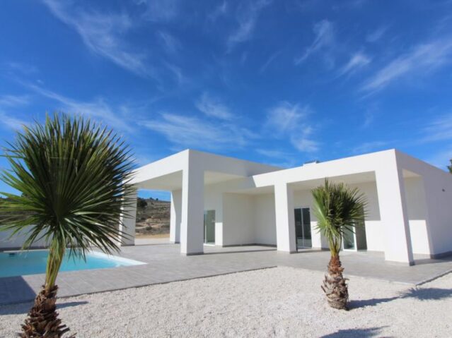 Resale - 3 Bedroom 2 Bathroom Villa in Pinoso -  - Alicante