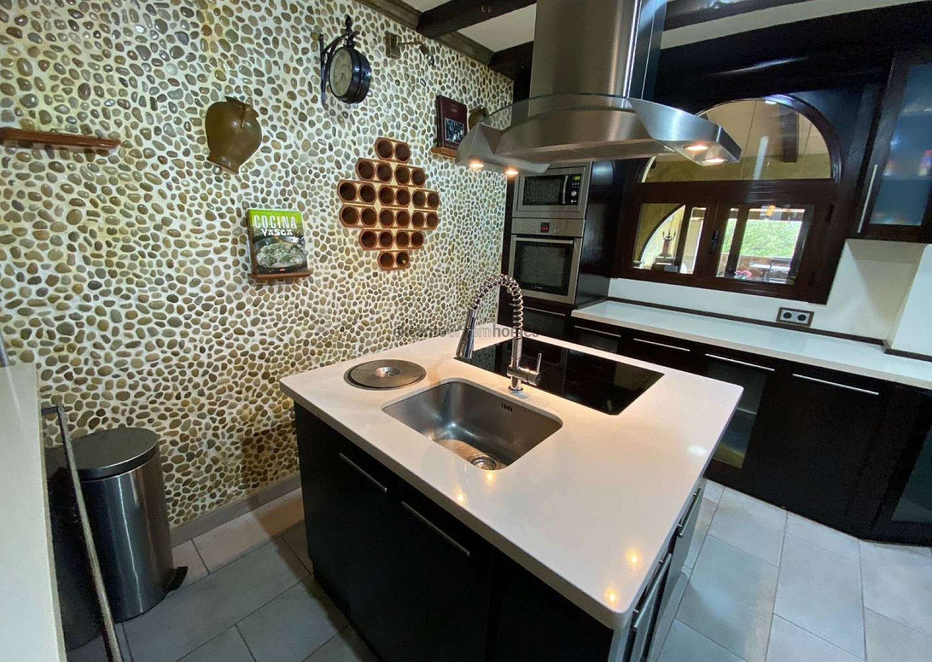 Resale - 2 Bedroom 1 Bathroom Finca in Sax -  - Alicante