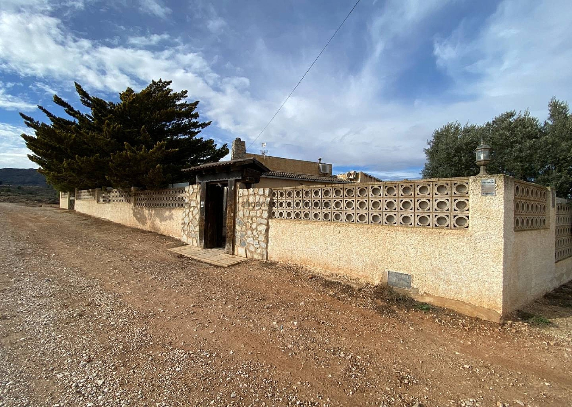 Resale - 2 Bedroom 1 Bathroom Finca in Sax -  - Alicante