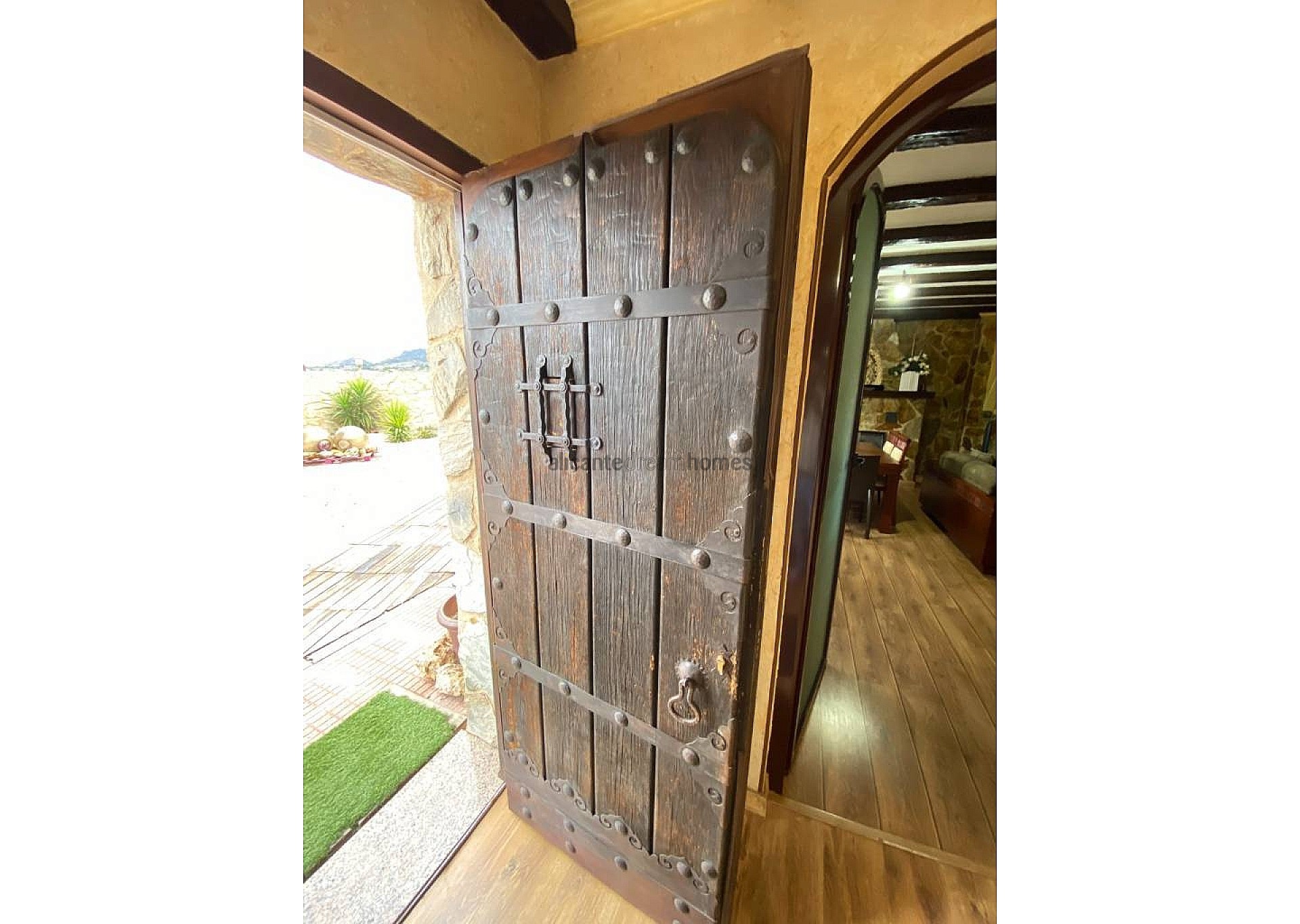 Resale - 2 Bedroom 1 Bathroom Finca in Sax -  - Alicante