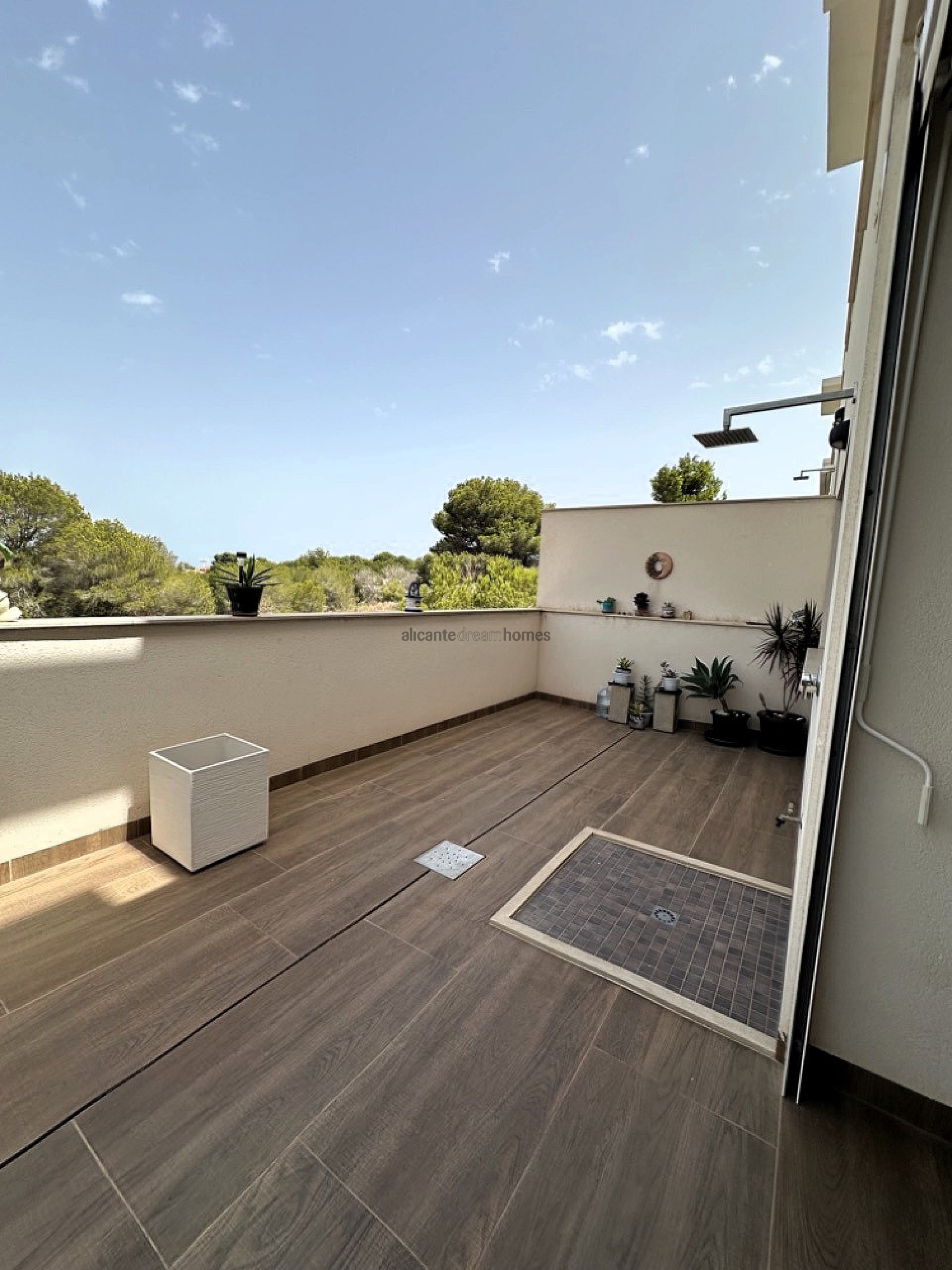 Resale - 2 Bedroom 2 Bathroom Bungalow in Torrevieja -  - Alicante