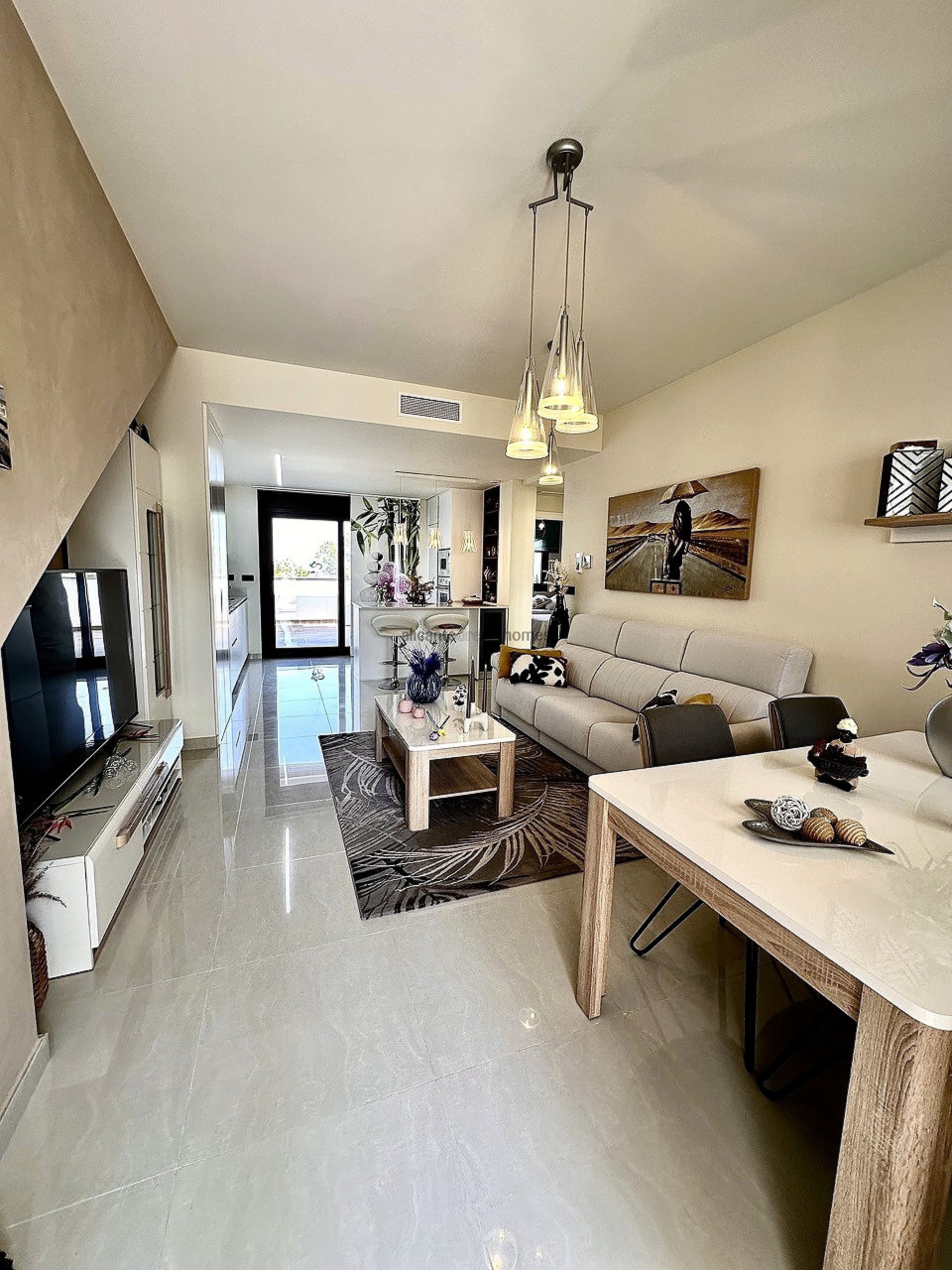 Resale - 2 Bedroom 2 Bathroom Bungalow in Torrevieja -  - Alicante