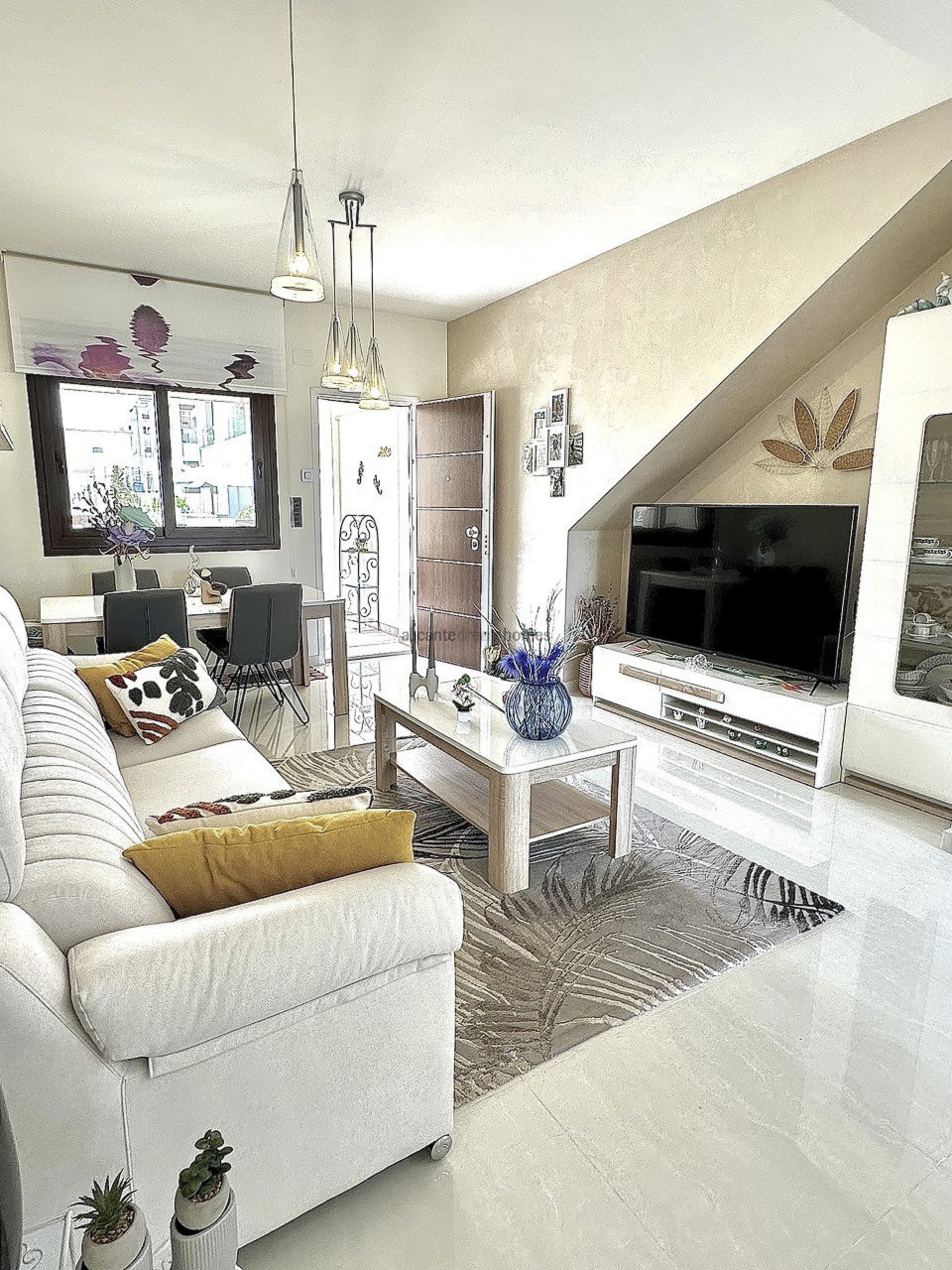Resale - 2 Bedroom 2 Bathroom Bungalow in Torrevieja -  - Alicante
