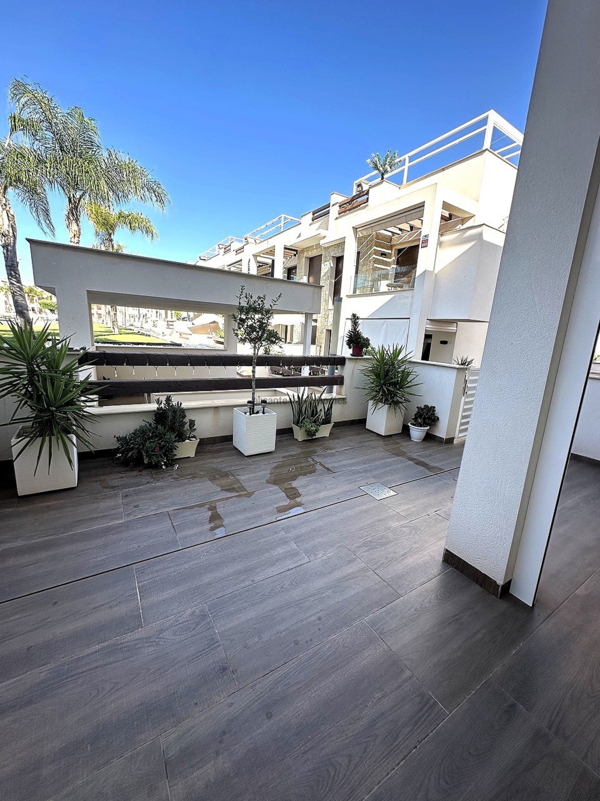 Resale - 2 Bedroom 2 Bathroom Bungalow in Torrevieja -  - Alicante