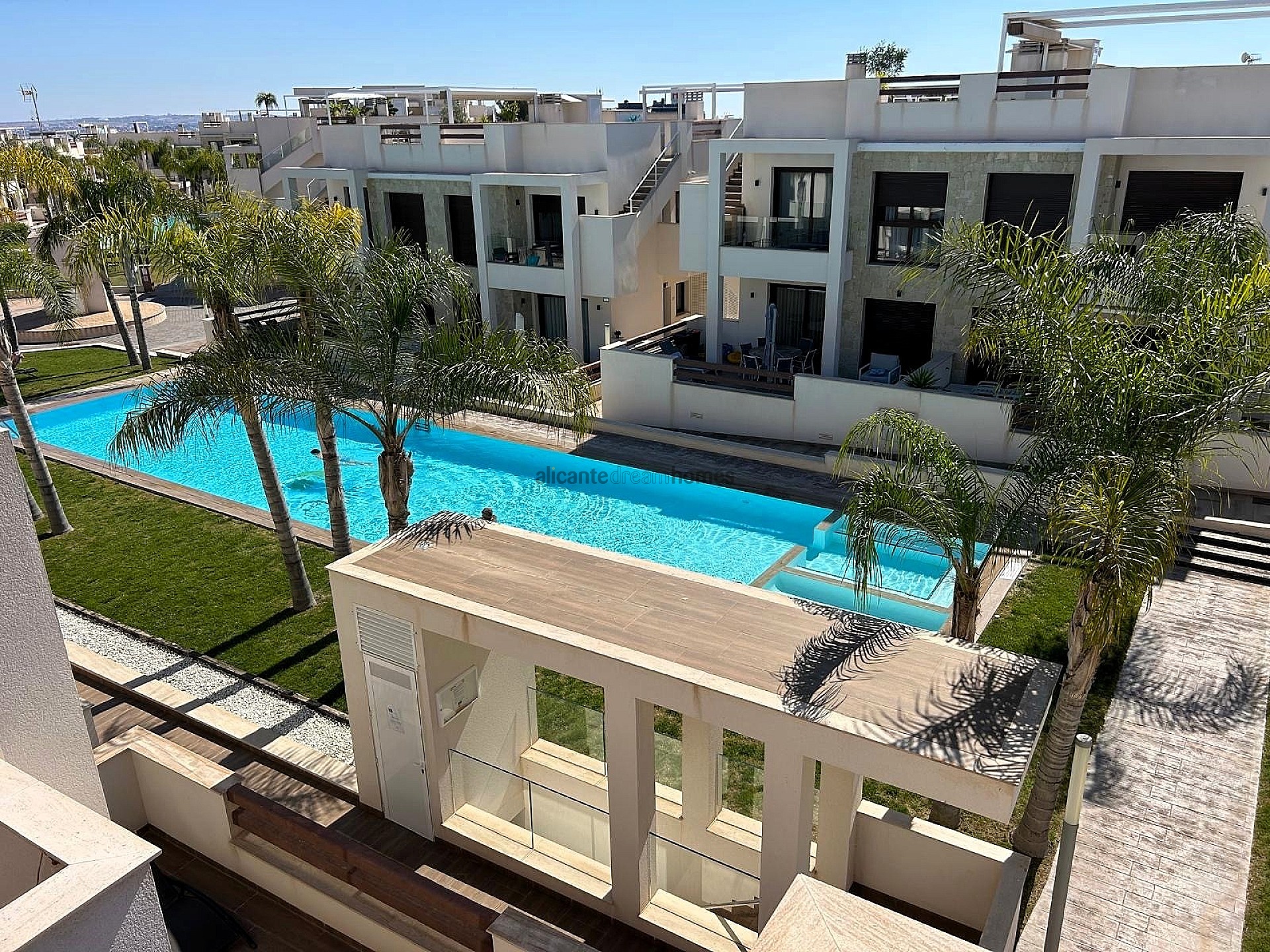 Resale - 2 Bedroom 2 Bathroom Bungalow in Torrevieja -  - Alicante