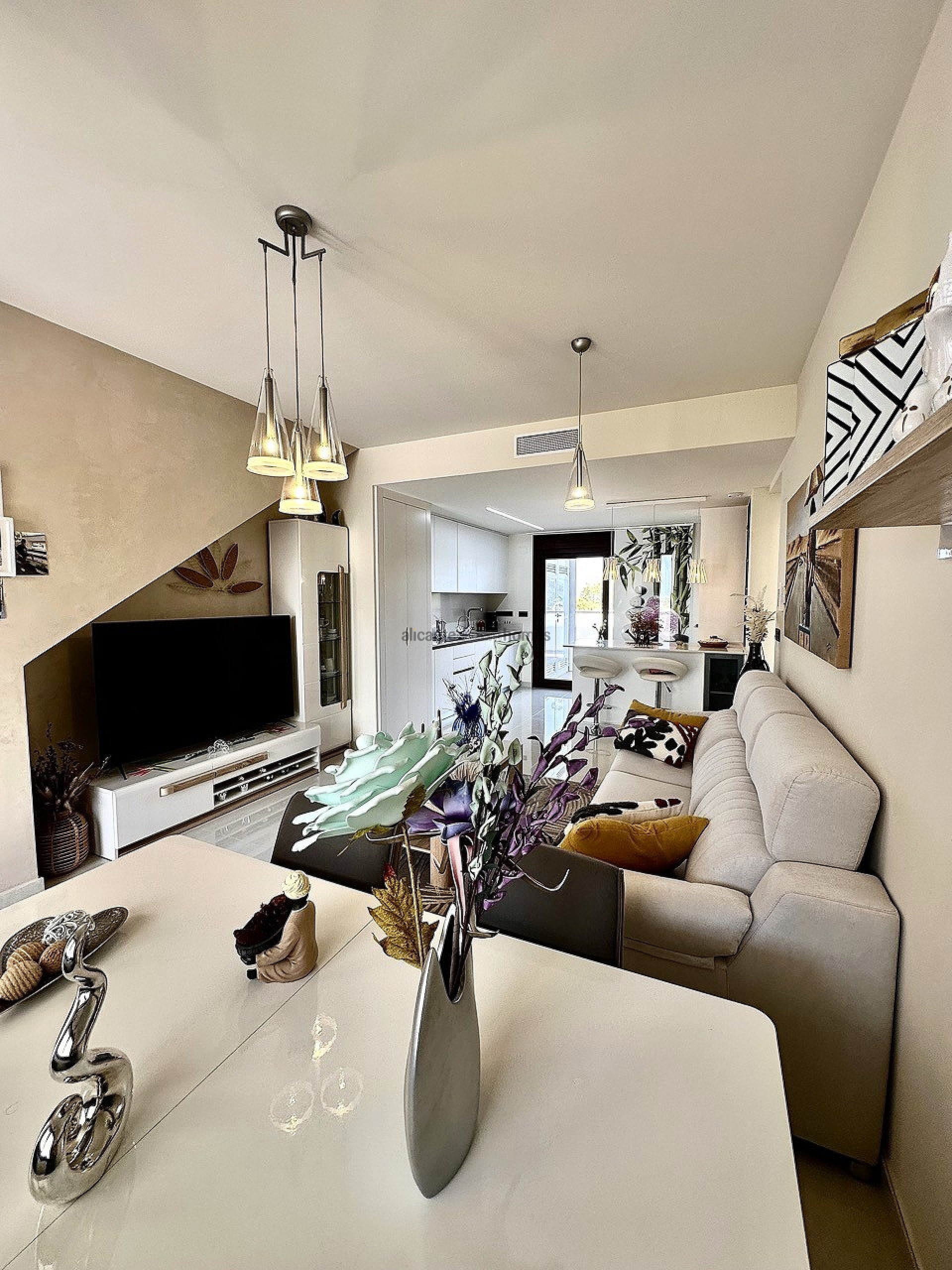 Resale - 2 Bedroom 2 Bathroom Bungalow in Torrevieja -  - Alicante
