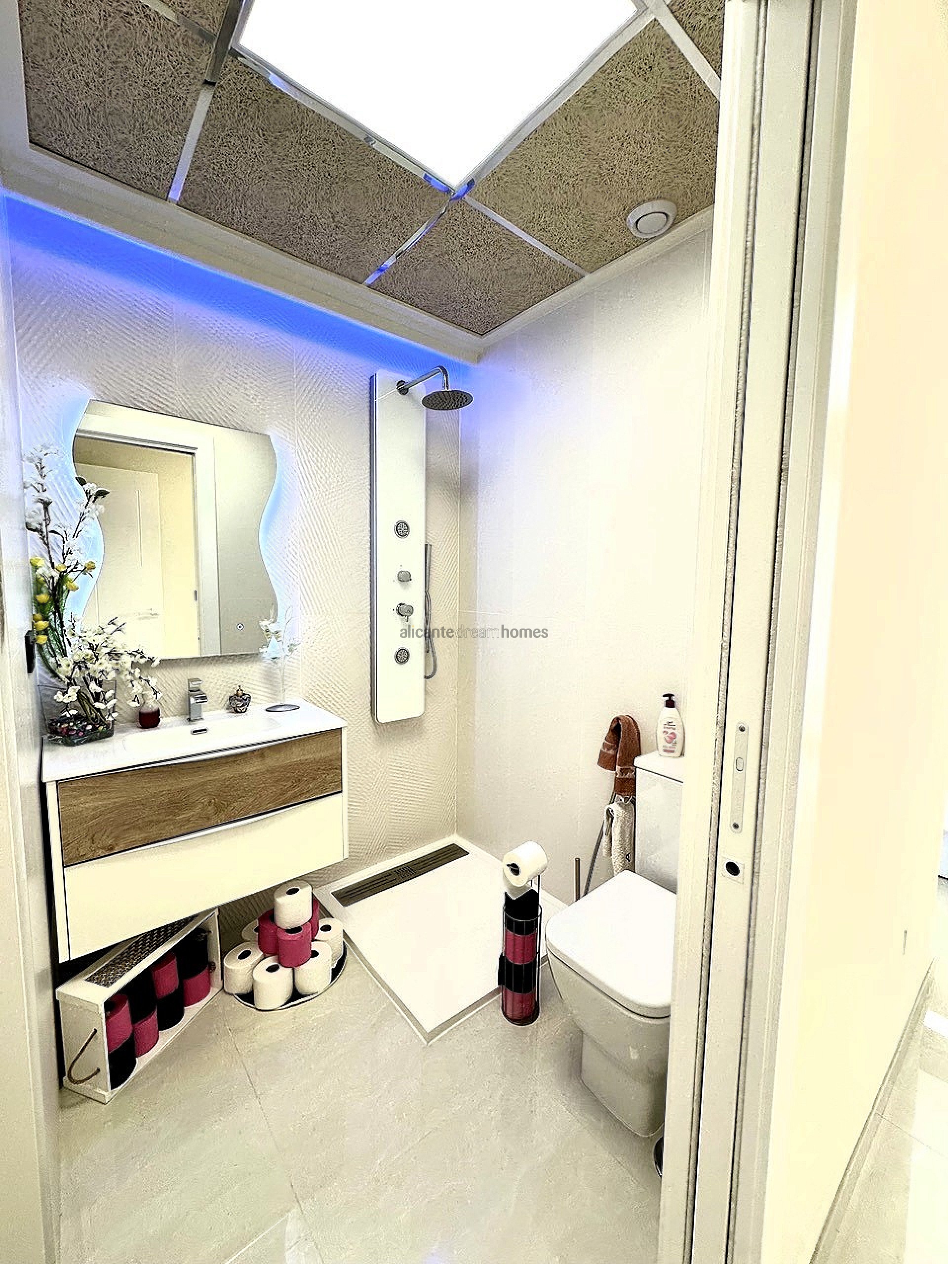 Resale - 2 Bedroom 2 Bathroom Bungalow in Torrevieja -  - Alicante