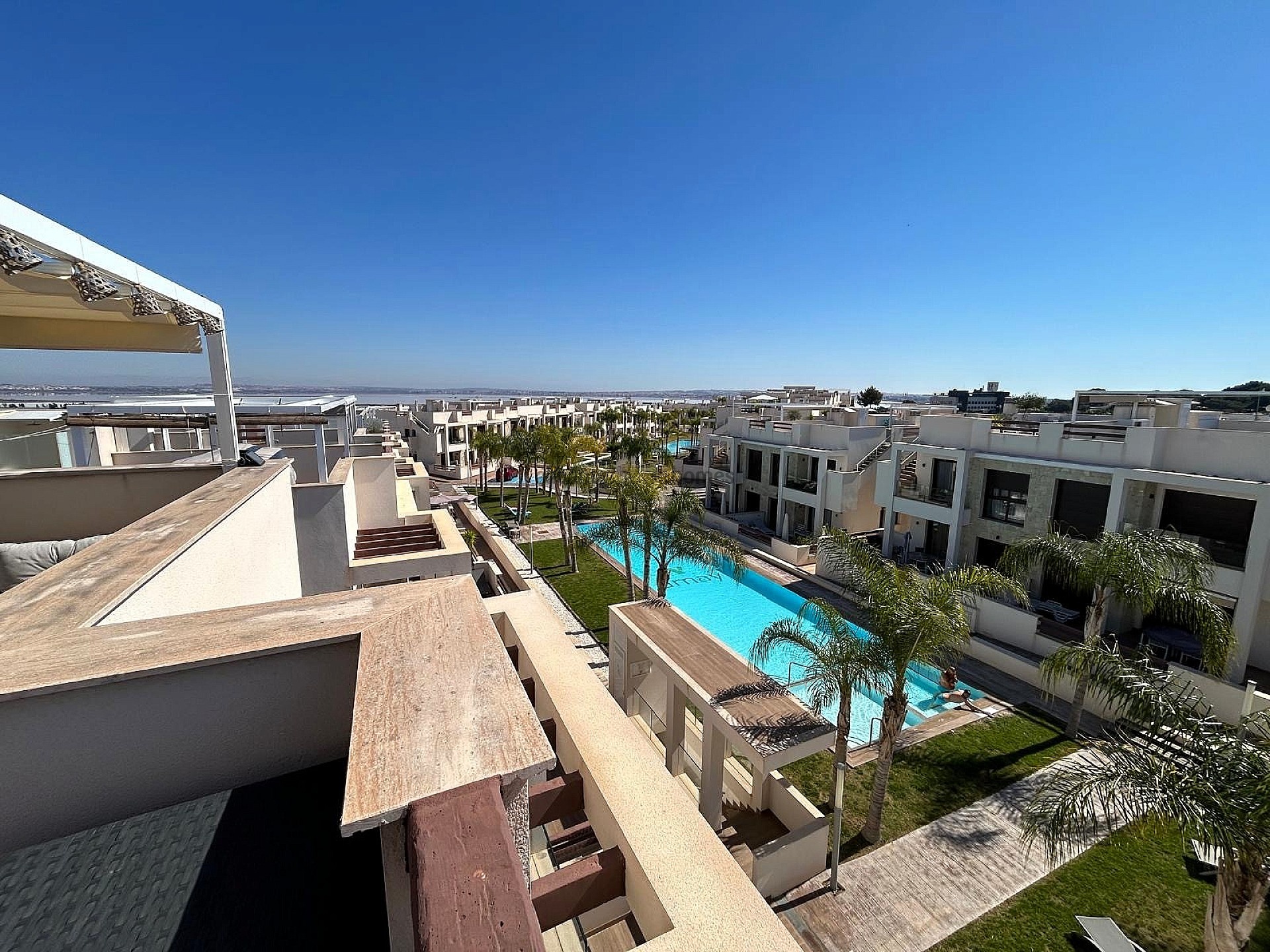 Resale - 2 Bedroom 2 Bathroom Bungalow in Torrevieja -  - Alicante
