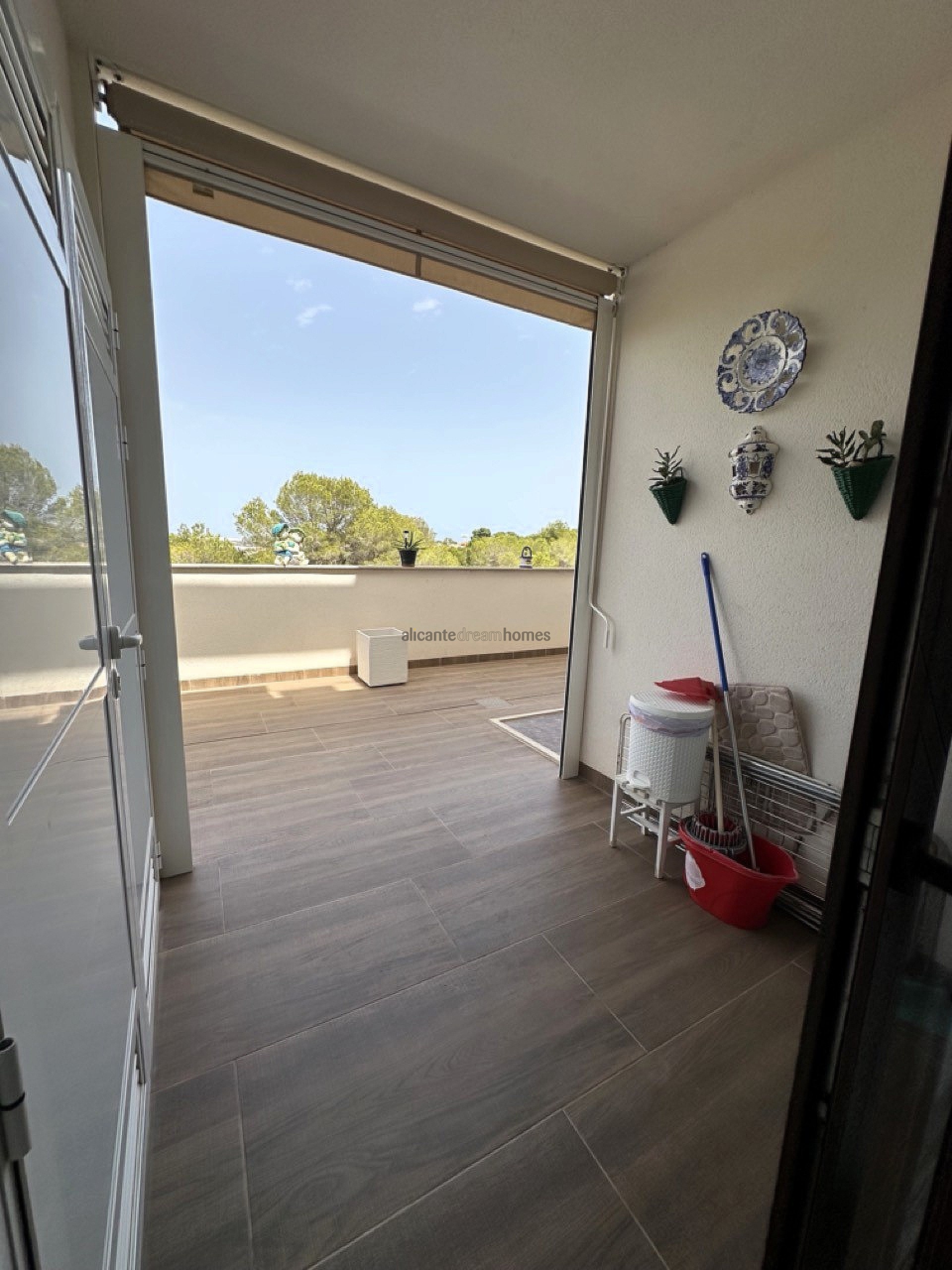 Resale - 2 Bedroom 2 Bathroom Bungalow in Torrevieja -  - Alicante