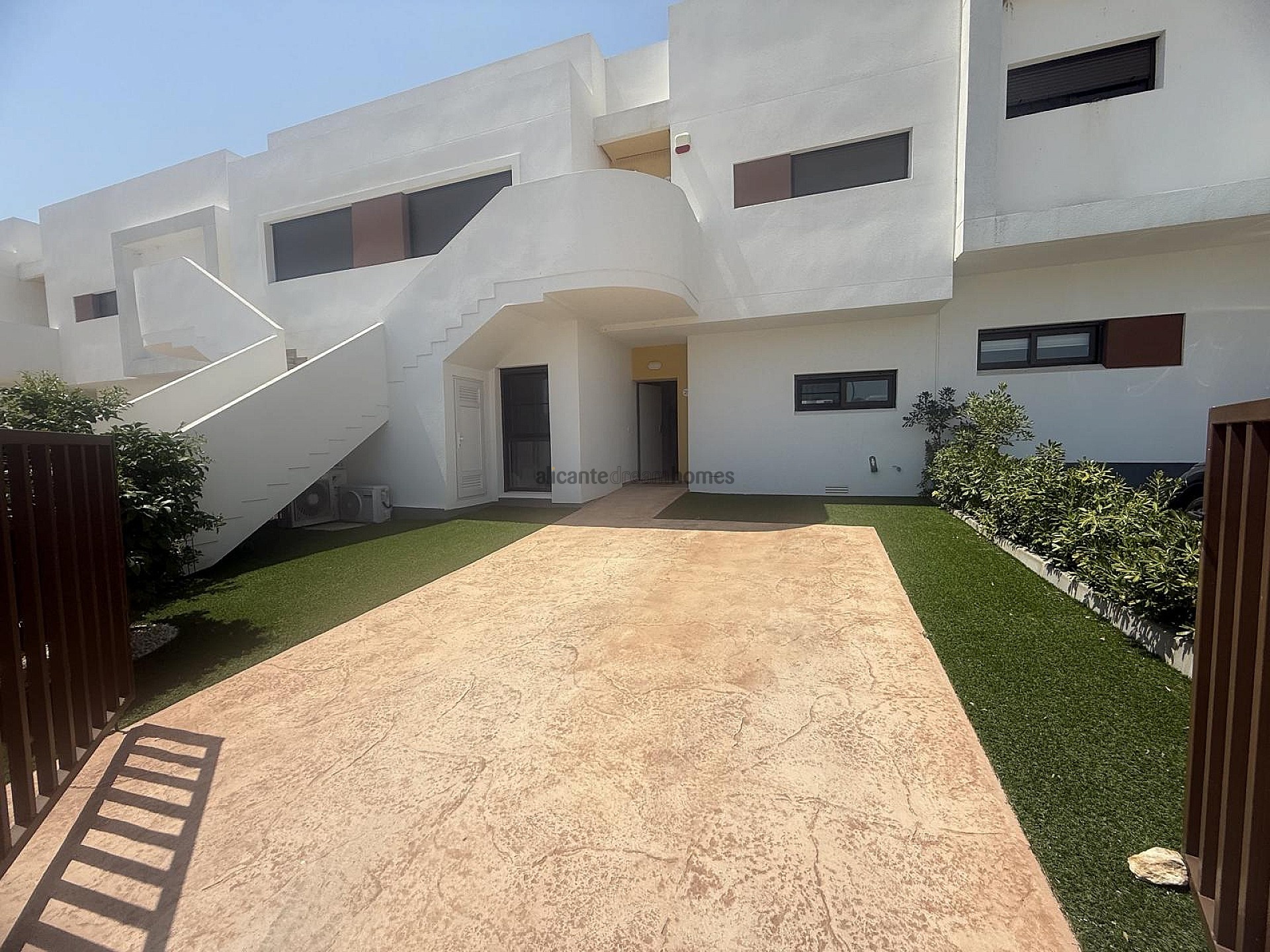 Resale - 2 Bedroom 2 Bathroom Apartment in Los Montesinos -  - Alicante