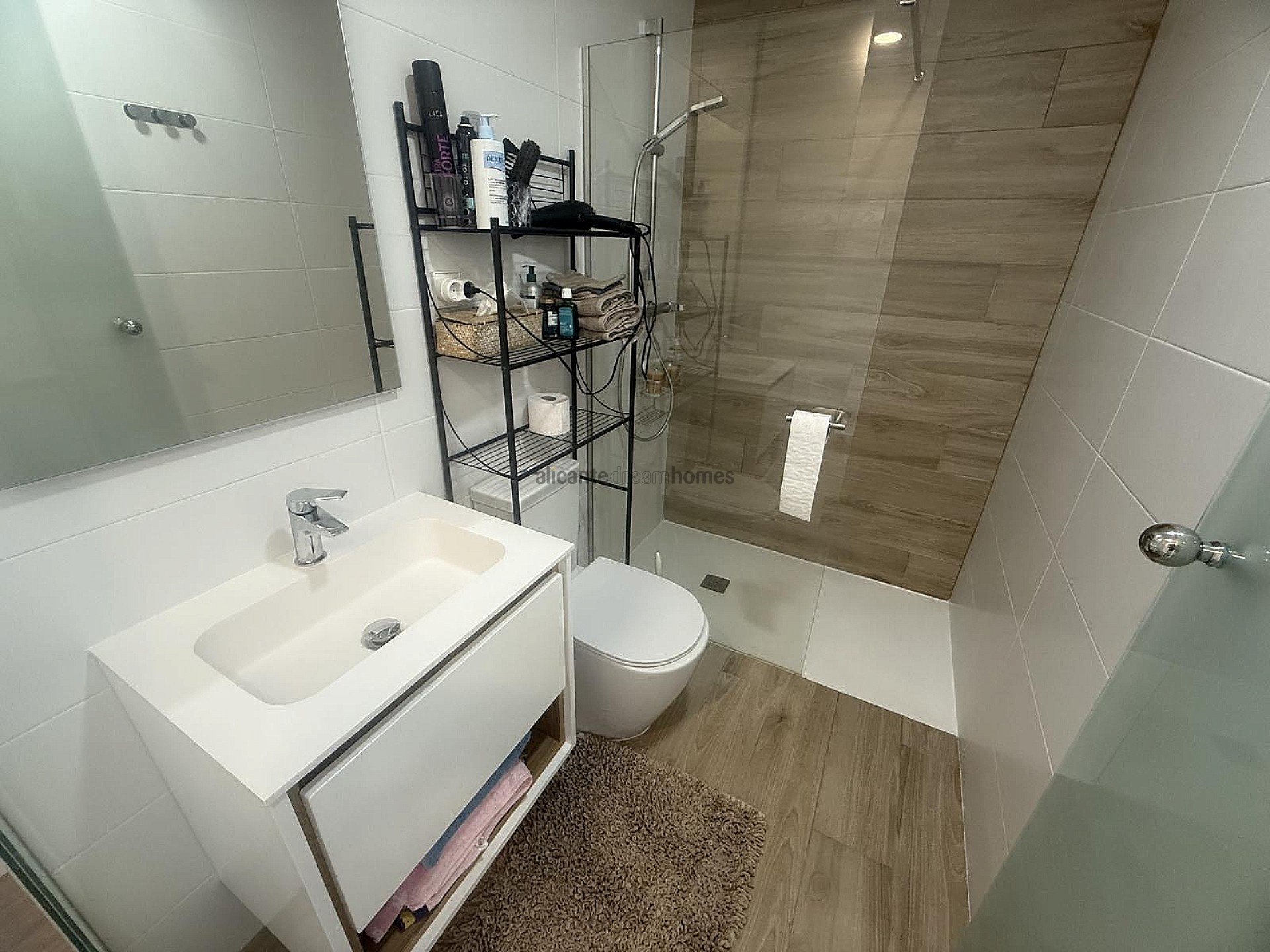 Resale - 2 Bedroom 2 Bathroom Apartment in Los Montesinos -  - Alicante