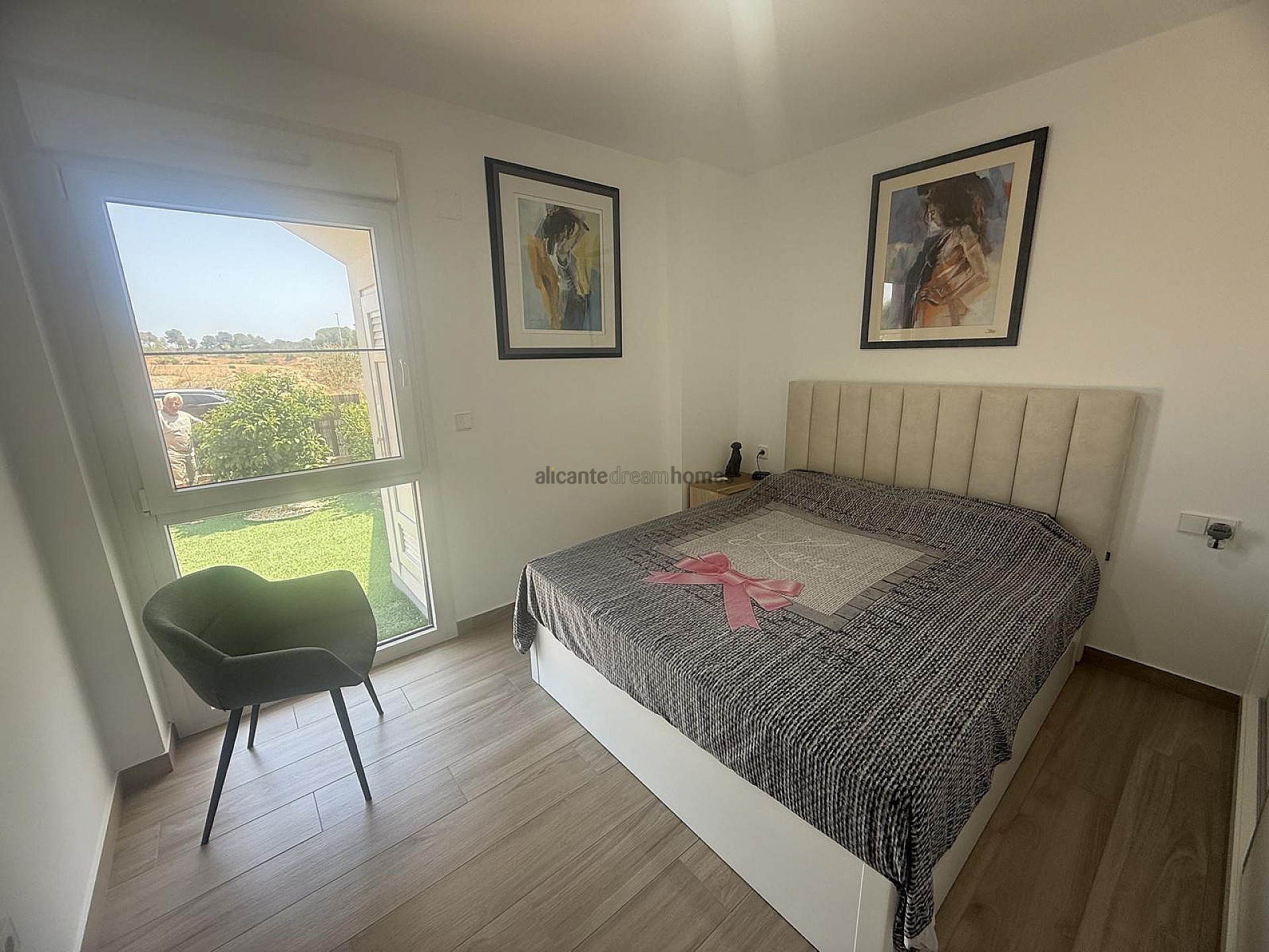 Resale - 2 Bedroom 2 Bathroom Apartment in Los Montesinos -  - Alicante