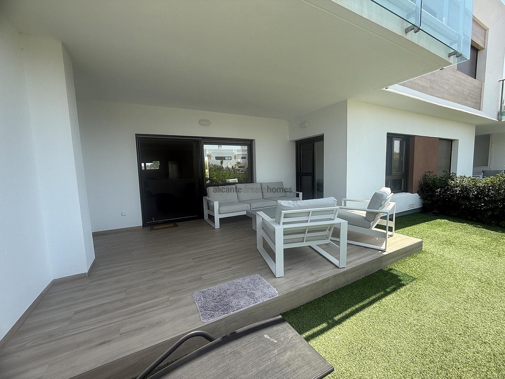 Resale - 2 Bedroom 2 Bathroom Apartment in Los Montesinos -  - Alicante