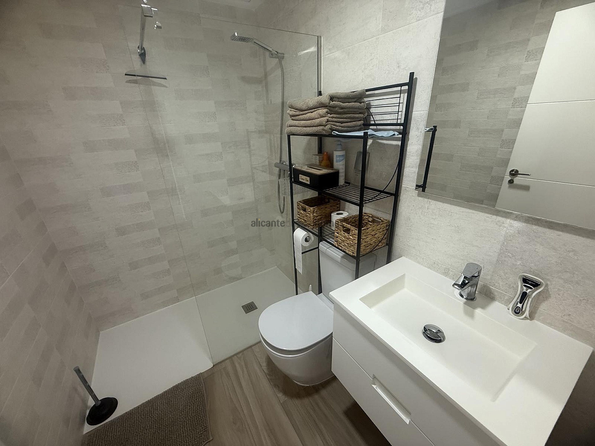 Resale - 2 Bedroom 2 Bathroom Apartment in Los Montesinos -  - Alicante