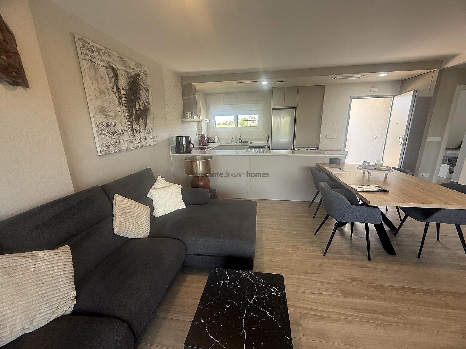 Resale - 2 Bedroom 2 Bathroom Apartment in Los Montesinos -  - Alicante