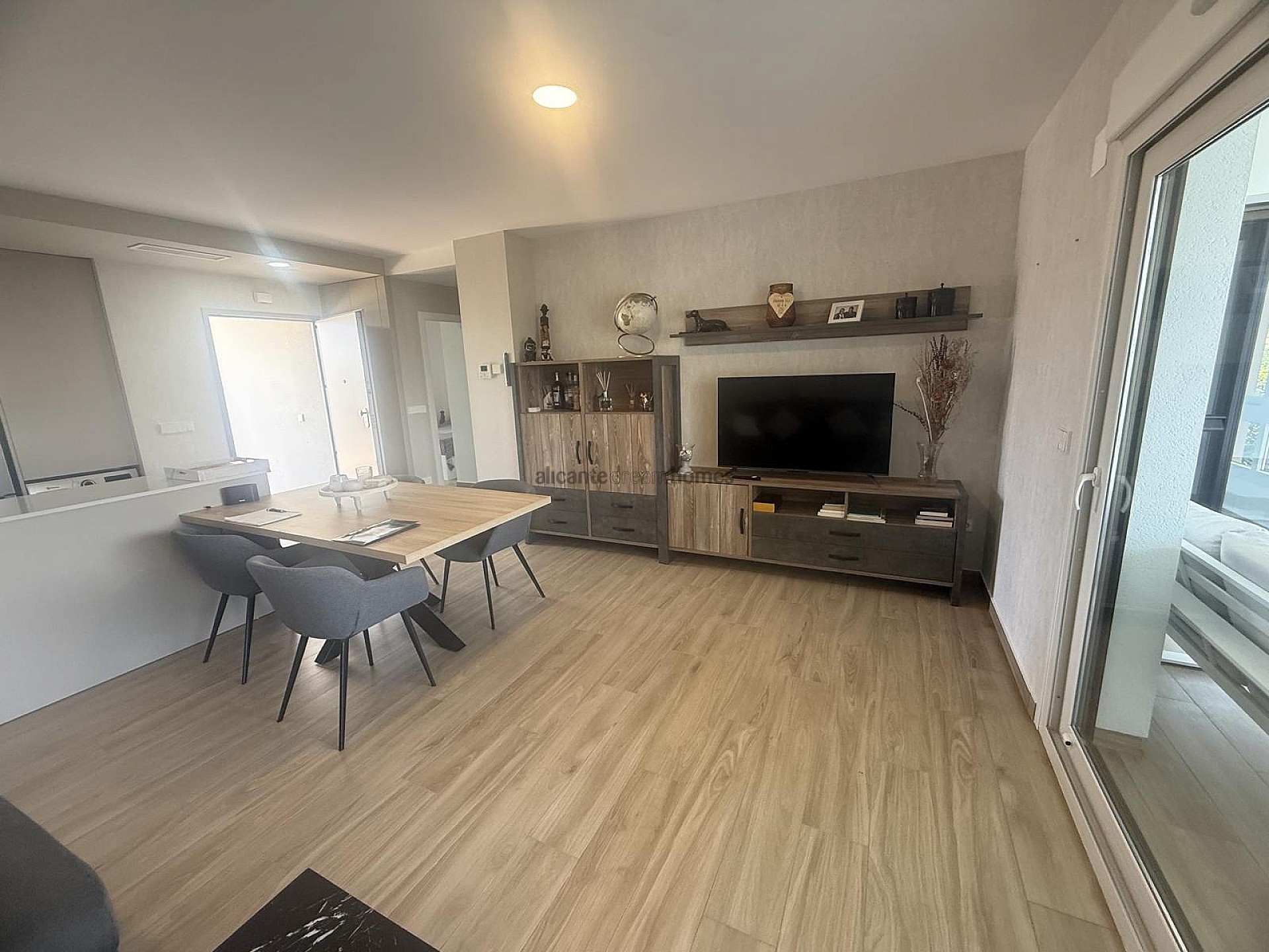 Resale - 2 Bedroom 2 Bathroom Apartment in Los Montesinos -  - Alicante