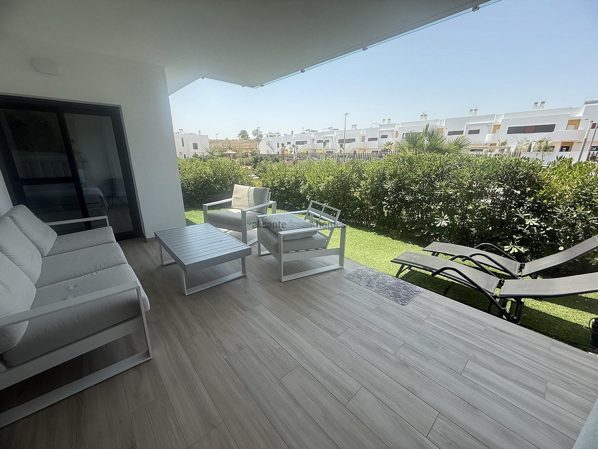 Resale - 2 Bedroom 2 Bathroom Apartment in Los Montesinos -  - Alicante