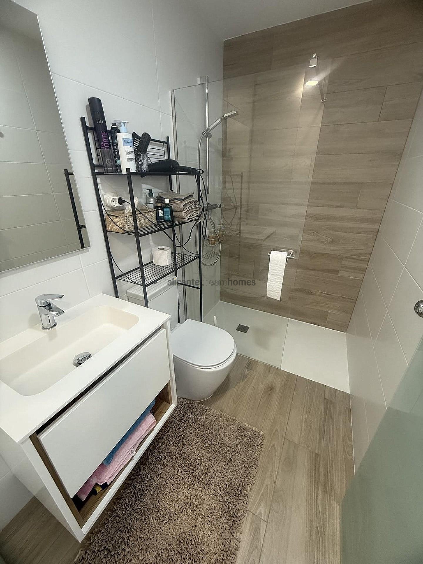 Resale - 2 Bedroom 2 Bathroom Apartment in Los Montesinos -  - Alicante