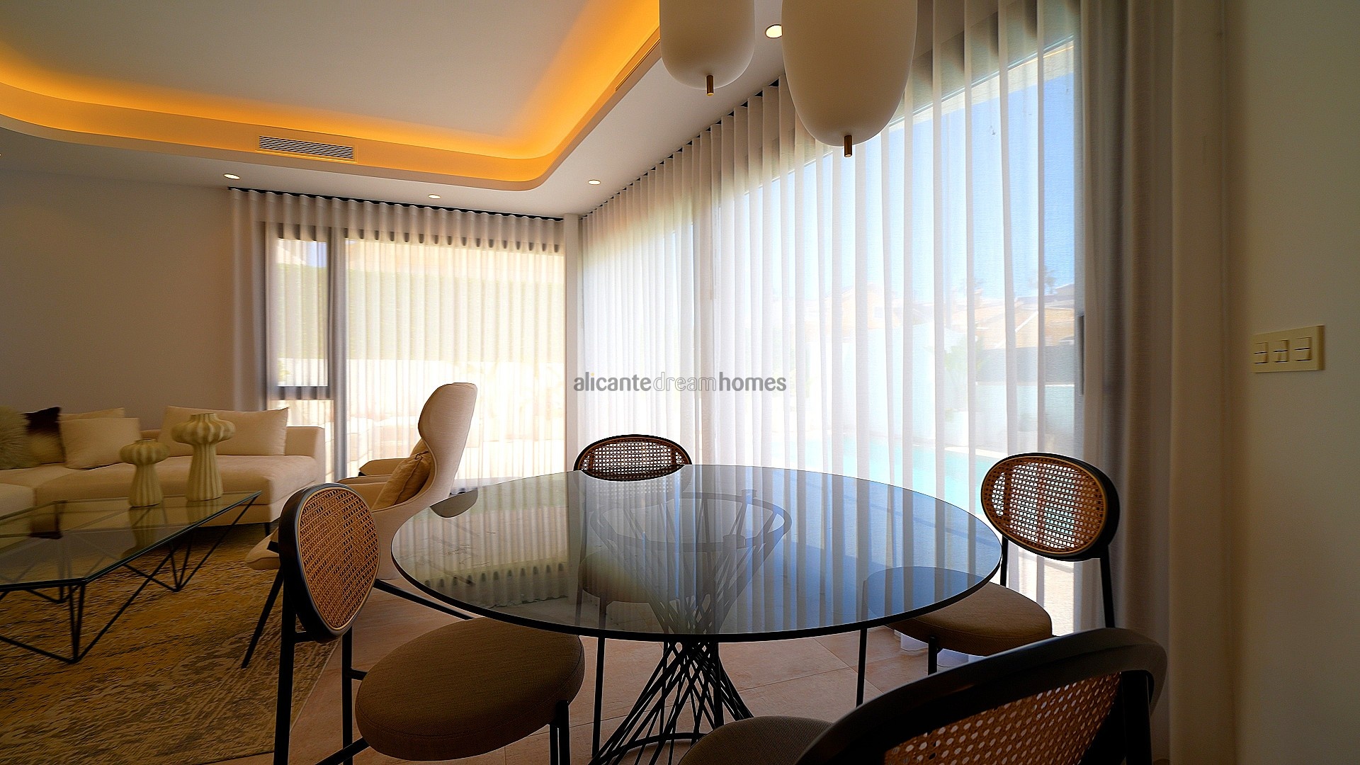 Resale - 3 Bedroom 3 Bathroom Villa in Orihuela Costa -  - Alicante